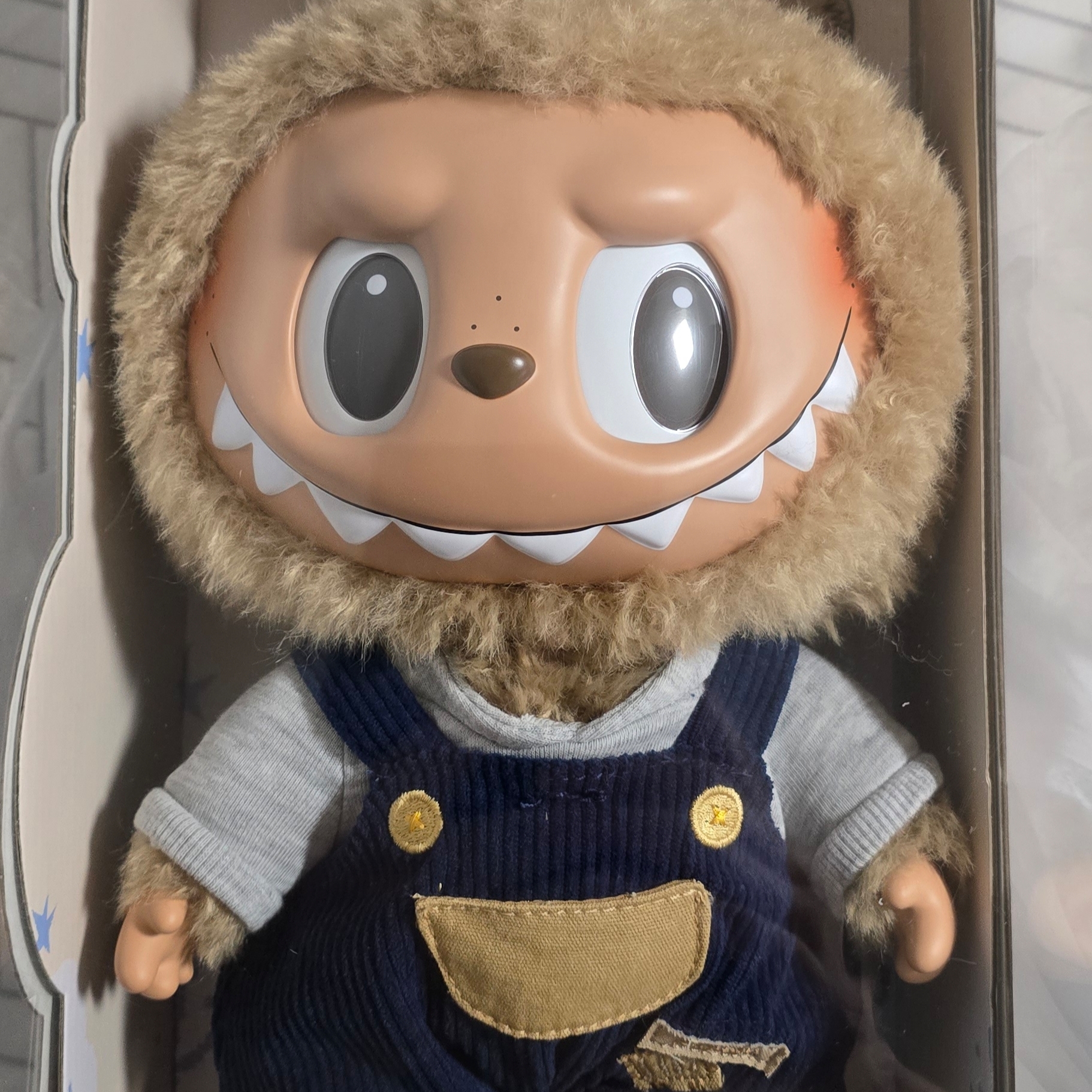Pop Mart Labubu Time To Chill Vinyl Plush Doll 착용 스타일