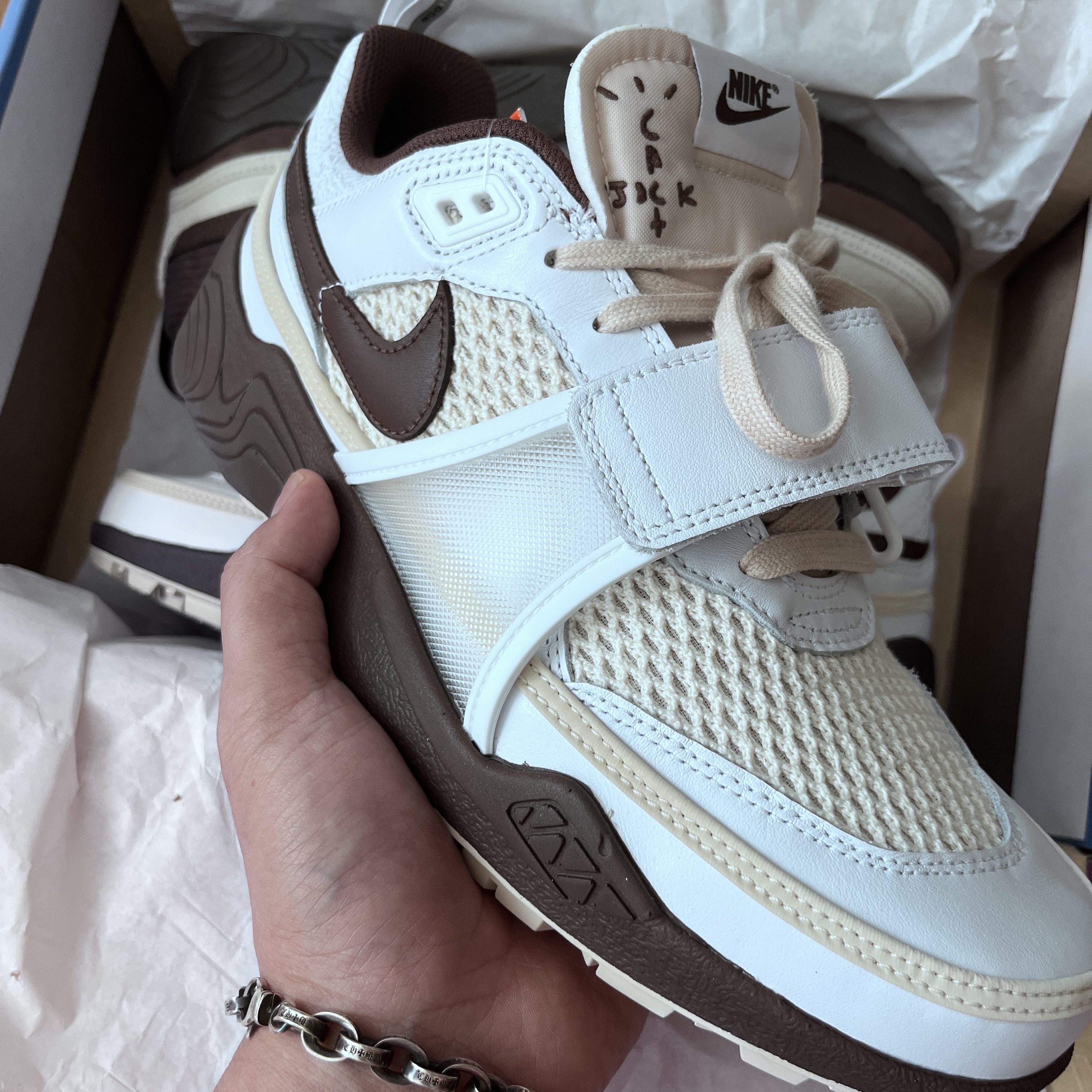 Jordan x Travis Scott Jumpman Jack TR Sail and Dark Mocha, Jordan x Travis Scott Jumpman Jack TR Black and Dark Mocha 착용 스타일 - 4