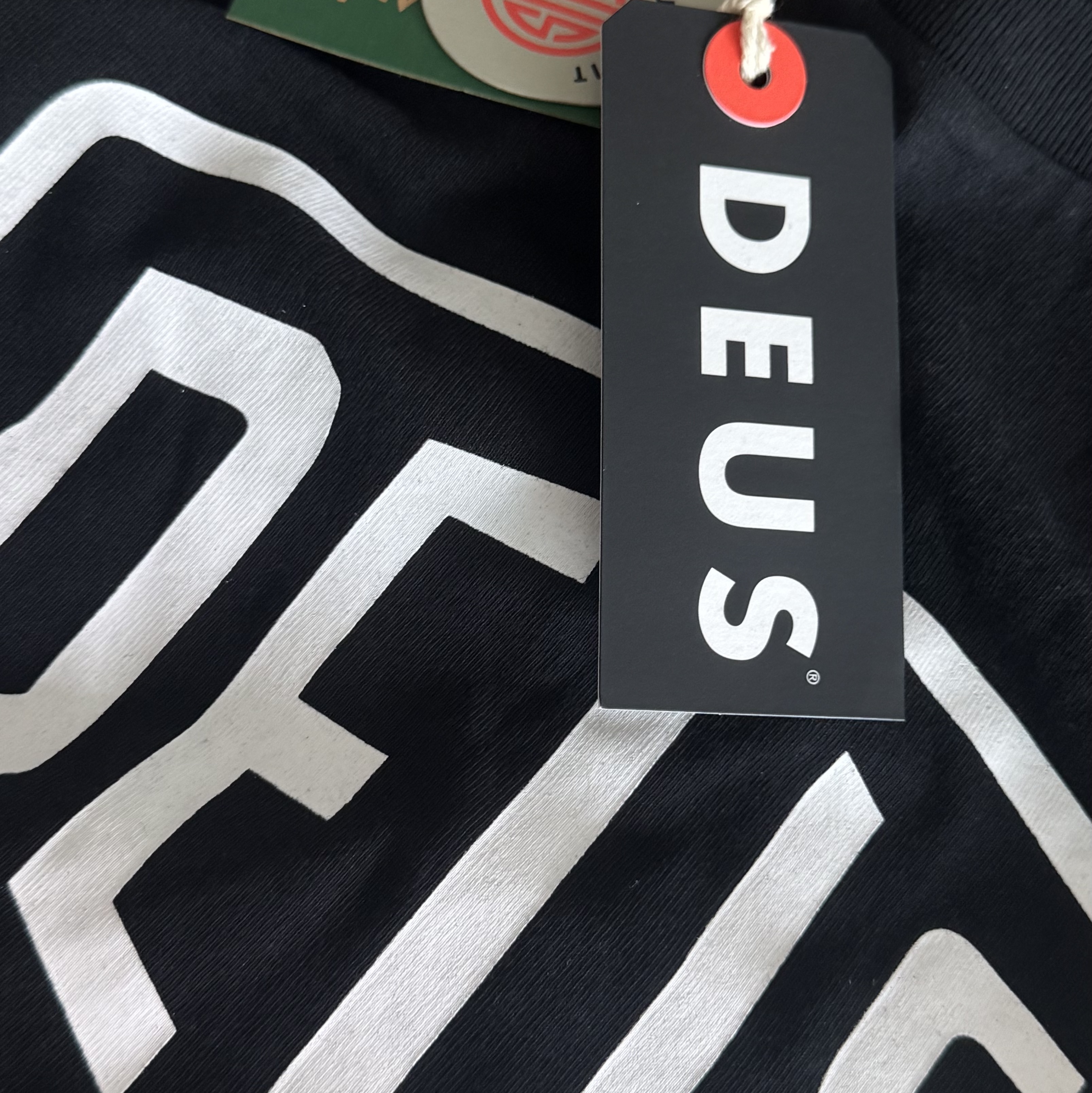 Deus Ex Machina Shield T-Shirt Black 착용 스타일