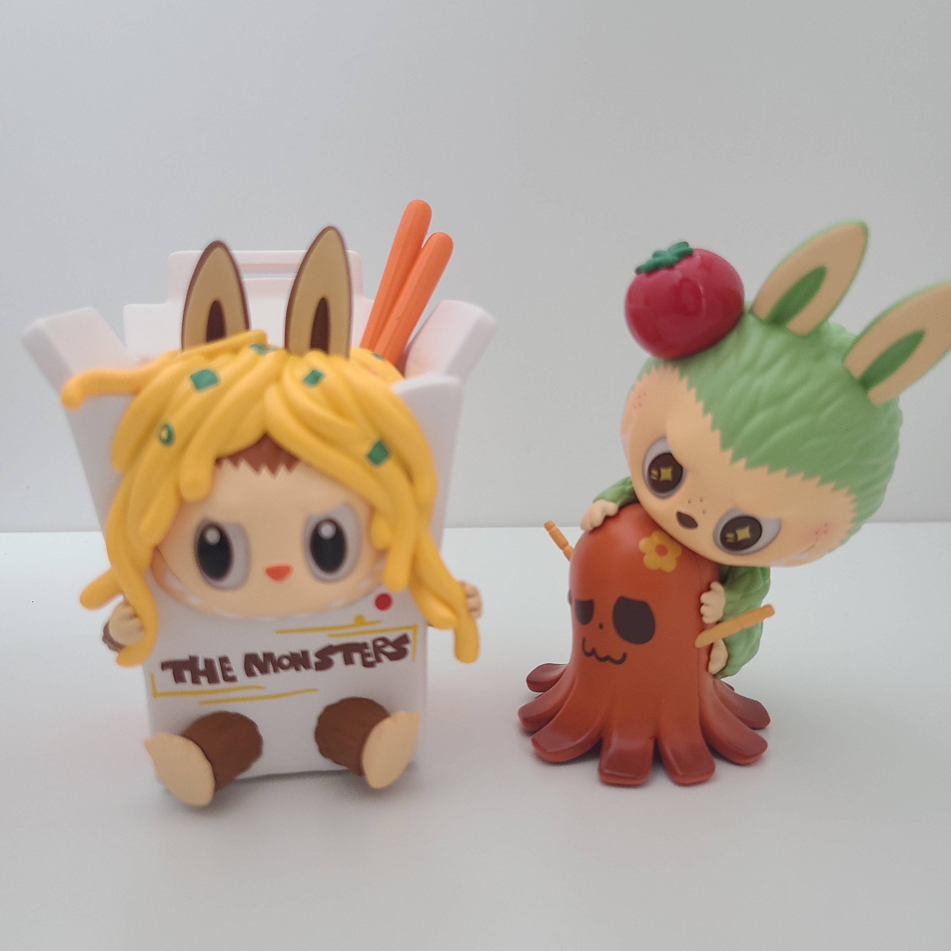 Pop Mart Labubu The Monsters Wacky Mart Series Figures Grilled Sausage (Opened Case) 착용 스타일