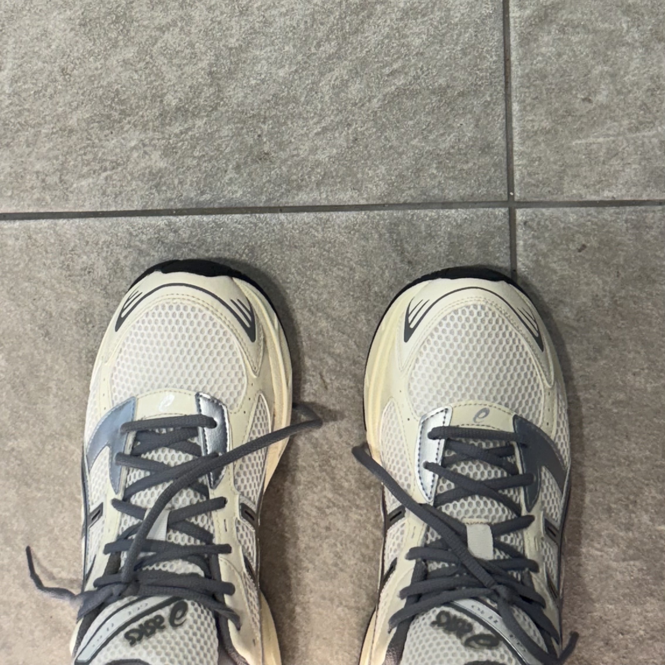 (W) Asics Gel-1130 Cream Clay Grey 착용 스타일