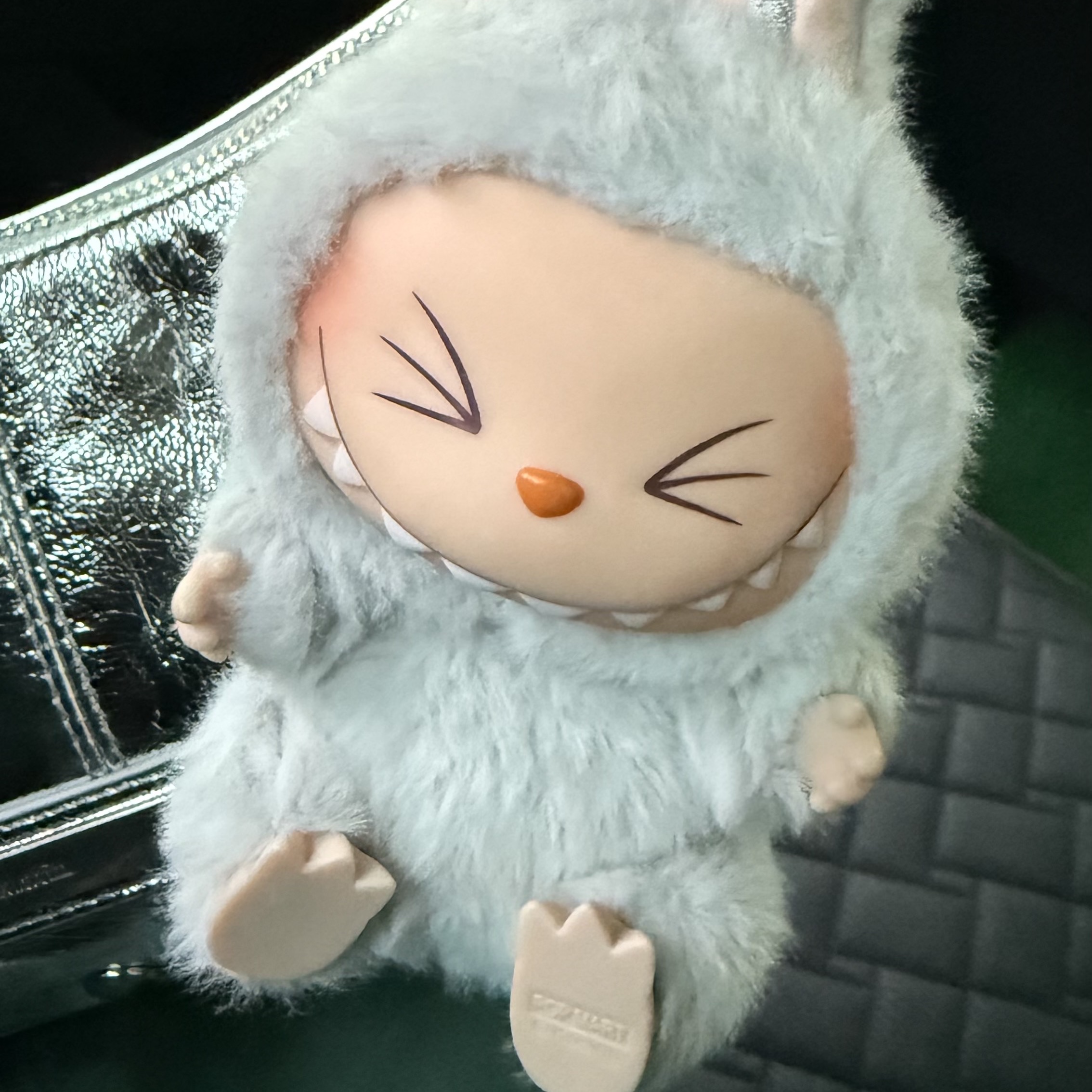 Pop Mart Labubu Let's Play Together Doll Series Hehe Keyring (Opened Case) 착용 스타일