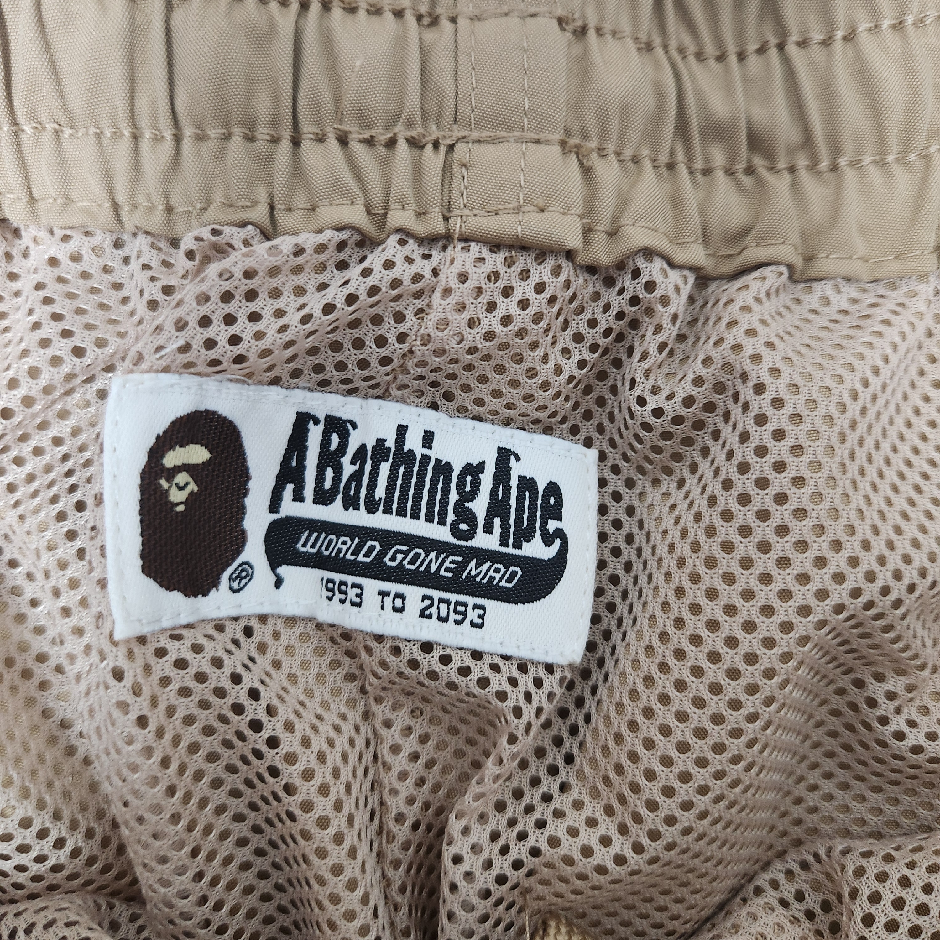 BAPE Summer Bag Shorts Beige - 24SS 착용 스타일 - 3