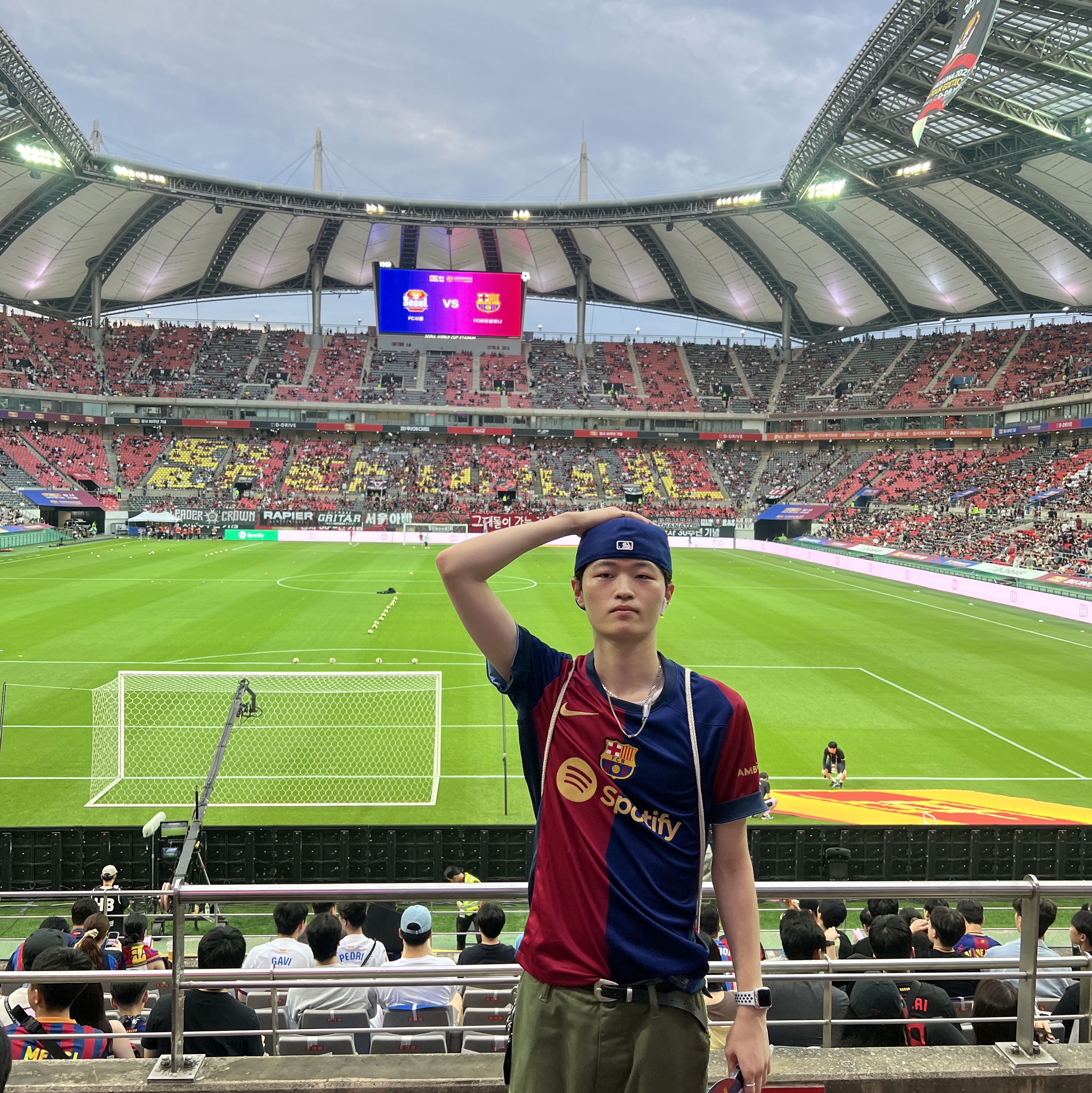 Nike FC Barcelona 2024/25 Dri-Fit Stadium Home Jersey Deep Royal Blue Noble Red (Non Marking Ver.), New Era 59Fifty MLB Seoul Series LA Dodgers Dark Royal 착용 스타일 - 1