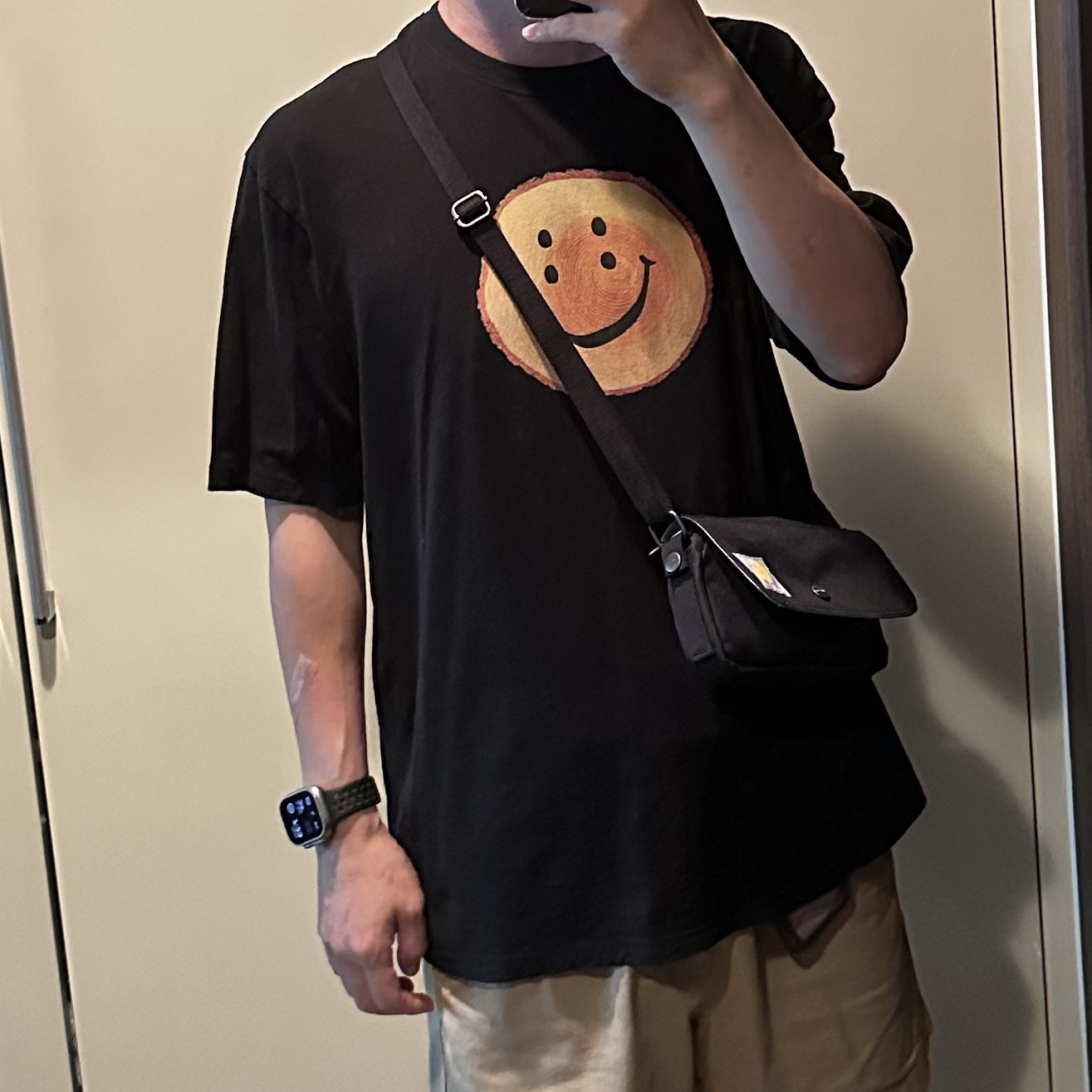 Kapital 20 Crew T-Shirt Black, Carhartt Crossbody Horizontal Bag Black 착용 스타일 - 2