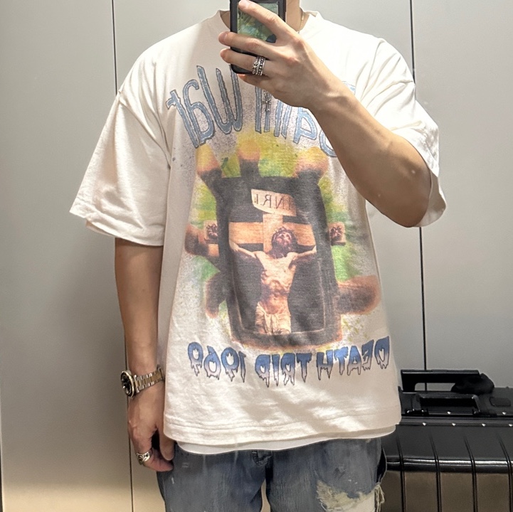 Saint Mxxxxxx Saint War S/S T-Shirt White 착용 스타일