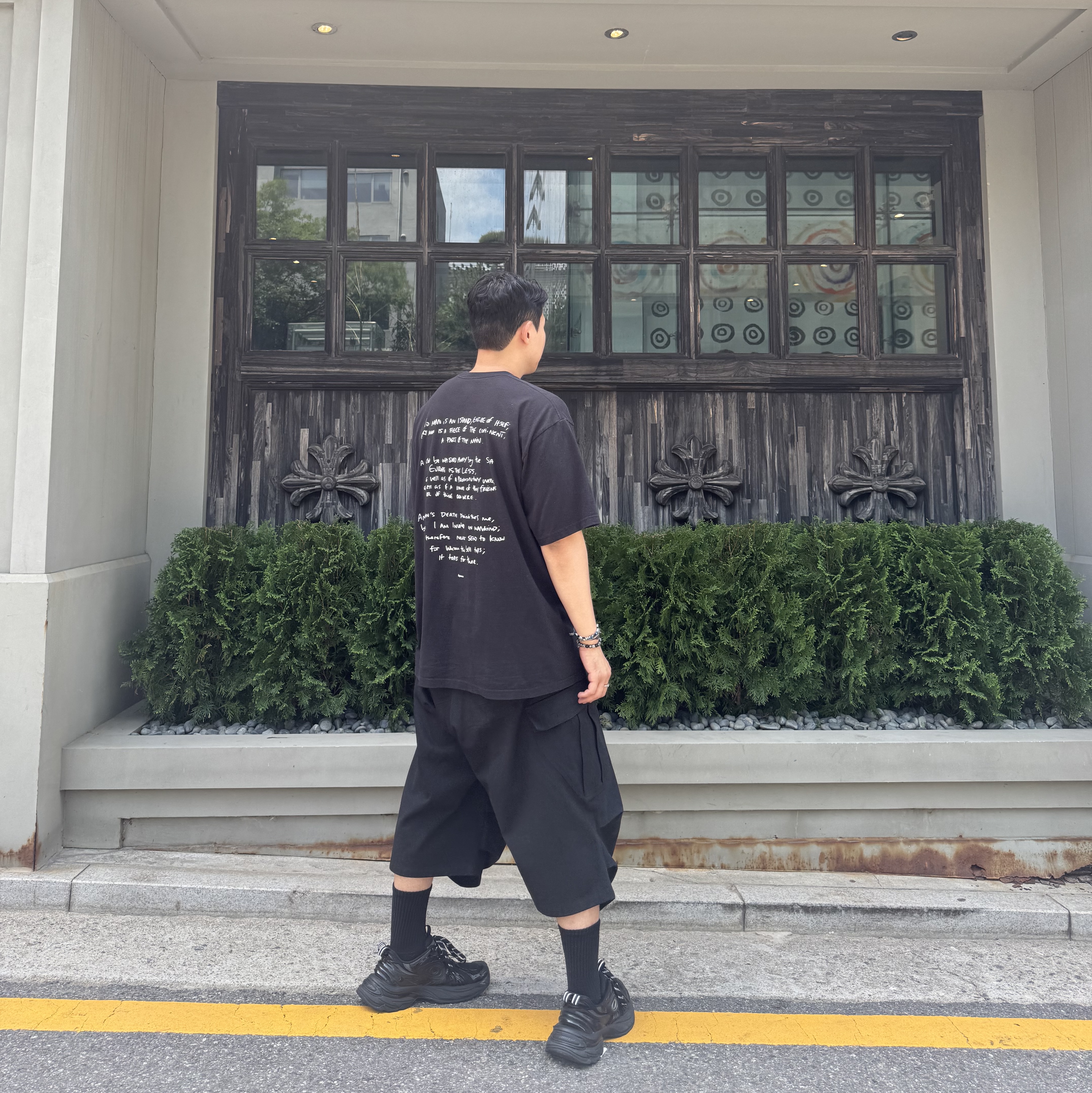 Supreme x Corteiz Rules The World T-Shirt Black - 23FW, Nonnod Side Cargo Shorts Black 착용 스타일