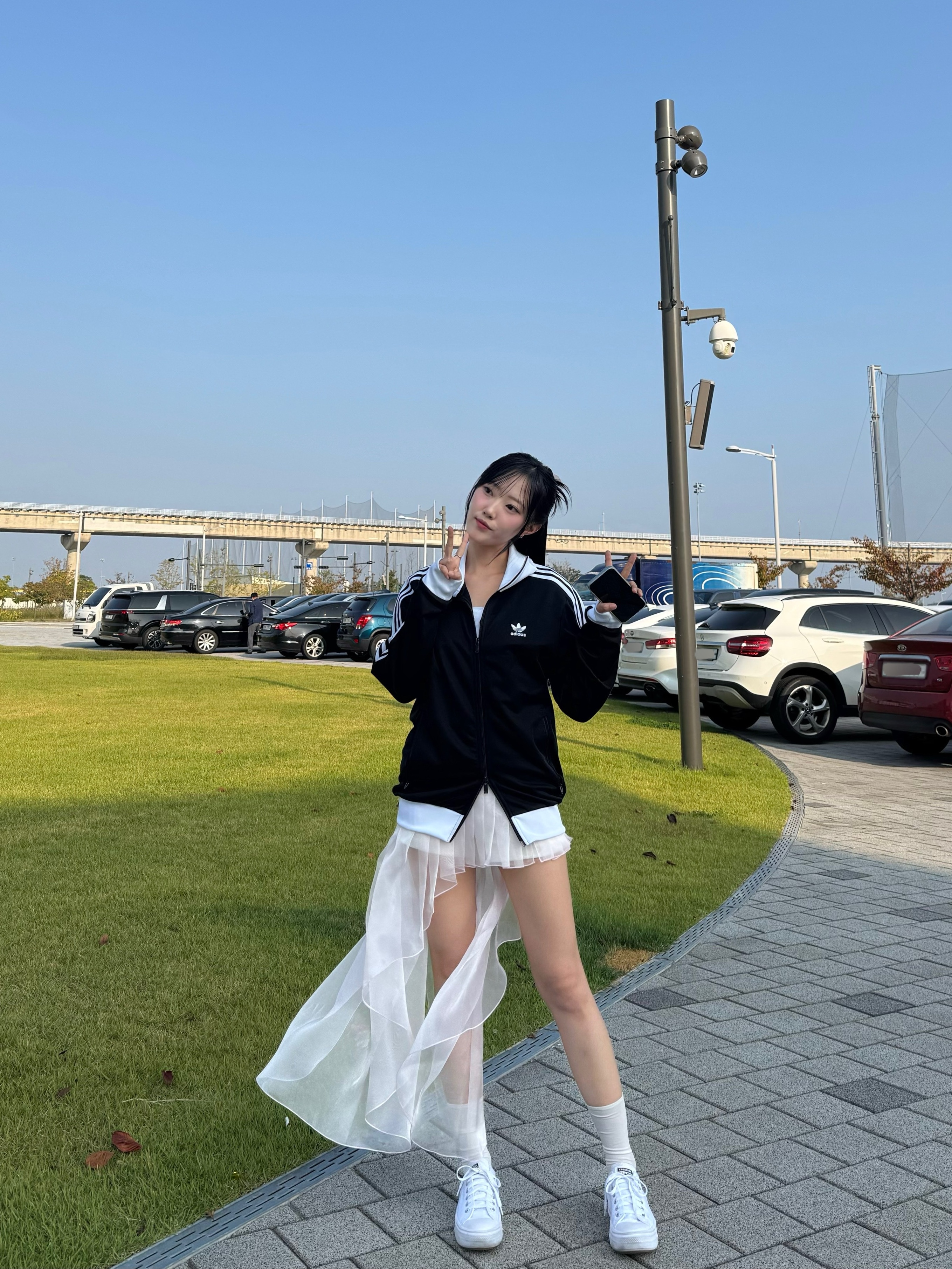 Adidas Adicolor Classics Beckenbauer Track Jacket Black - KR Sizing, (W) Converse Chuck Taylor All Star Lift Ox White Black 착용 스타일 - 2