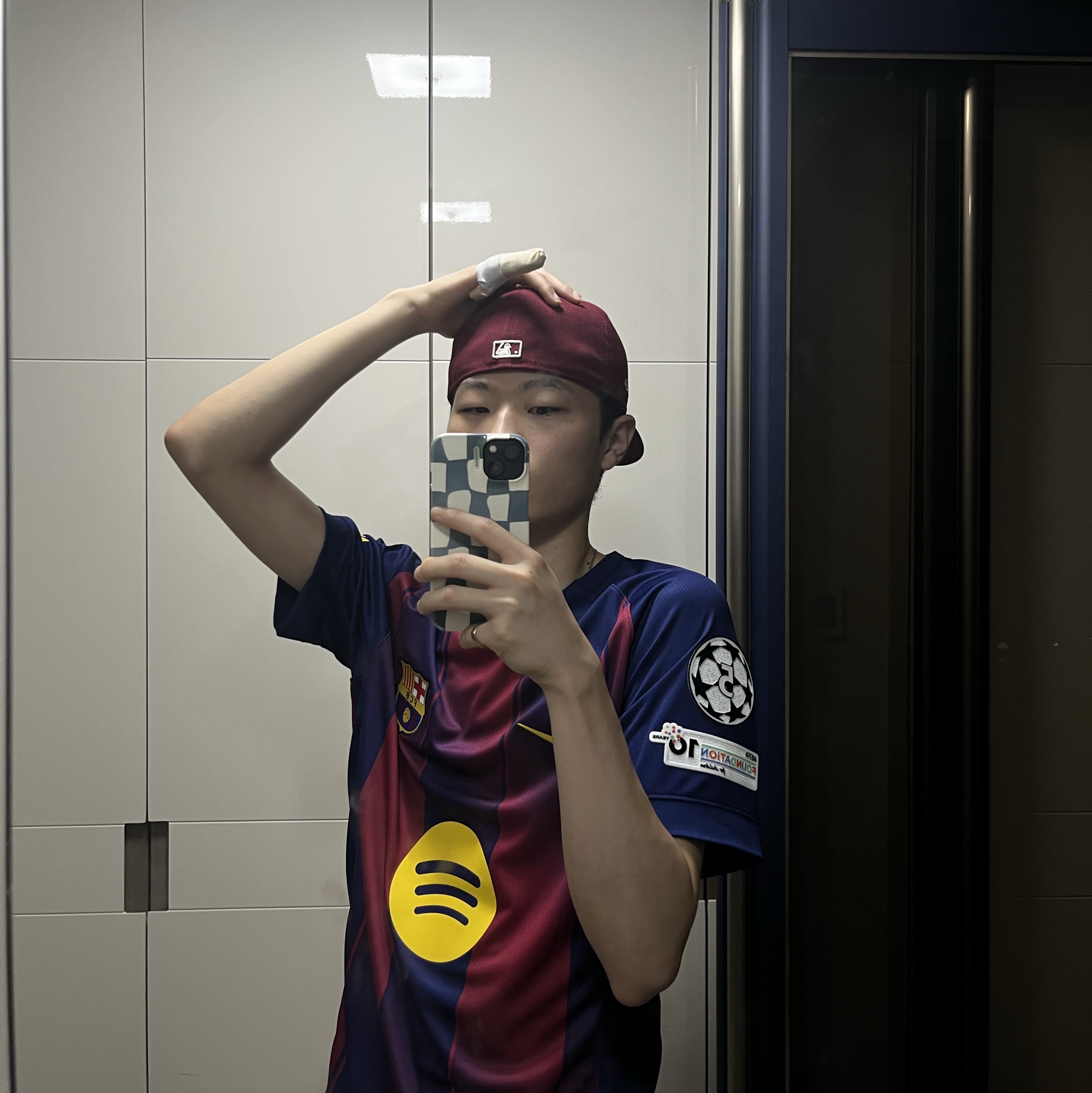 Nike FC Barcelona 2025/26 Stadium Home Dri-Fit Football Replica Jersey Deep Royal Blue Noble Red (Non Marking Ver.), Rose First Single Vinyl LP R Limited Edition 착용 스타일 - 1
