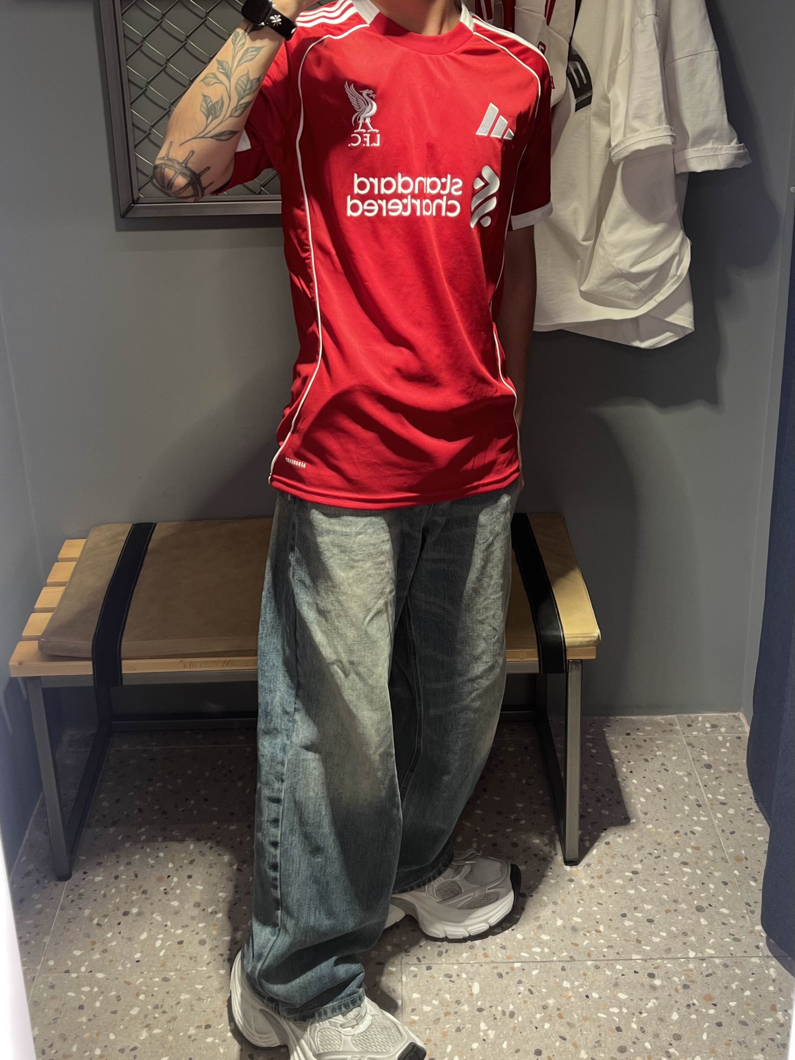Adidas Liverpool FC 2025/26 Home Jersey Strawberry Red - KR Sizing (Non Marking Ver.), Balenciaga 10XL Sneakers White Grey Silver Black 착용 스타일