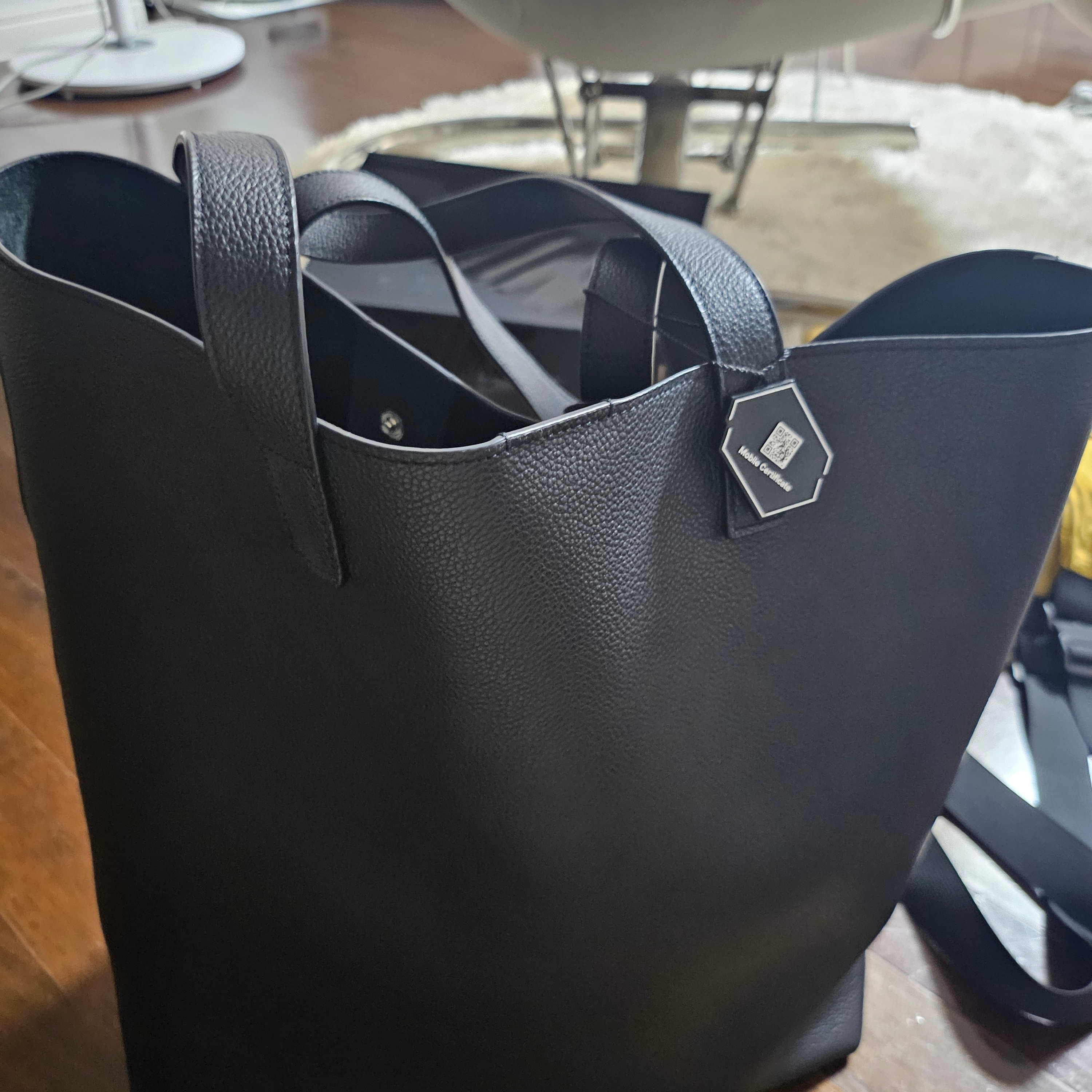 Saint Laurent Grained Leather Bold Shopping Bag Black, Matin Kim Baby Sporty Tote Bag Black 착용 스타일