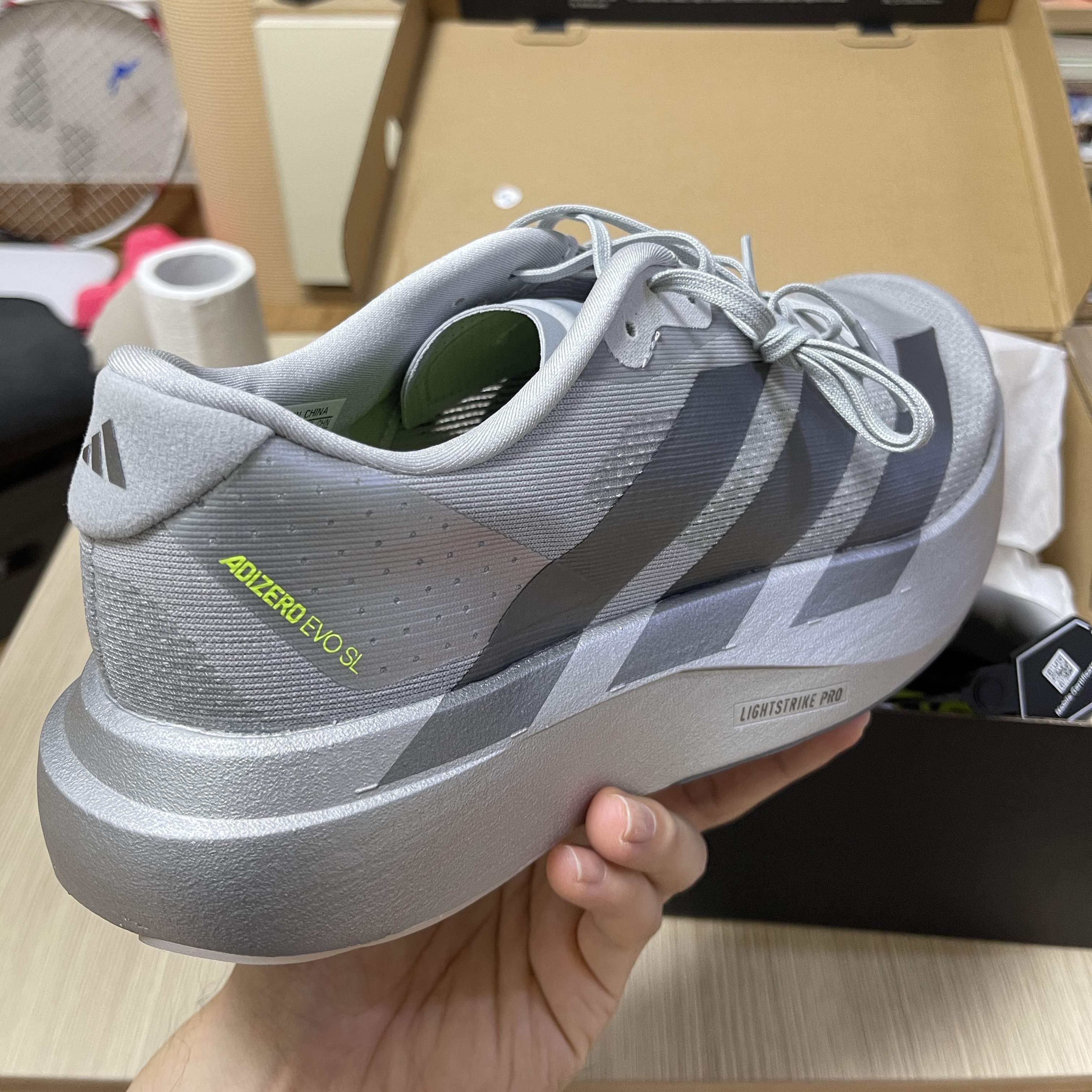 Adidas Adizero EVO SL Silver Metallic Iron Metallic 착용 스타일 - 4