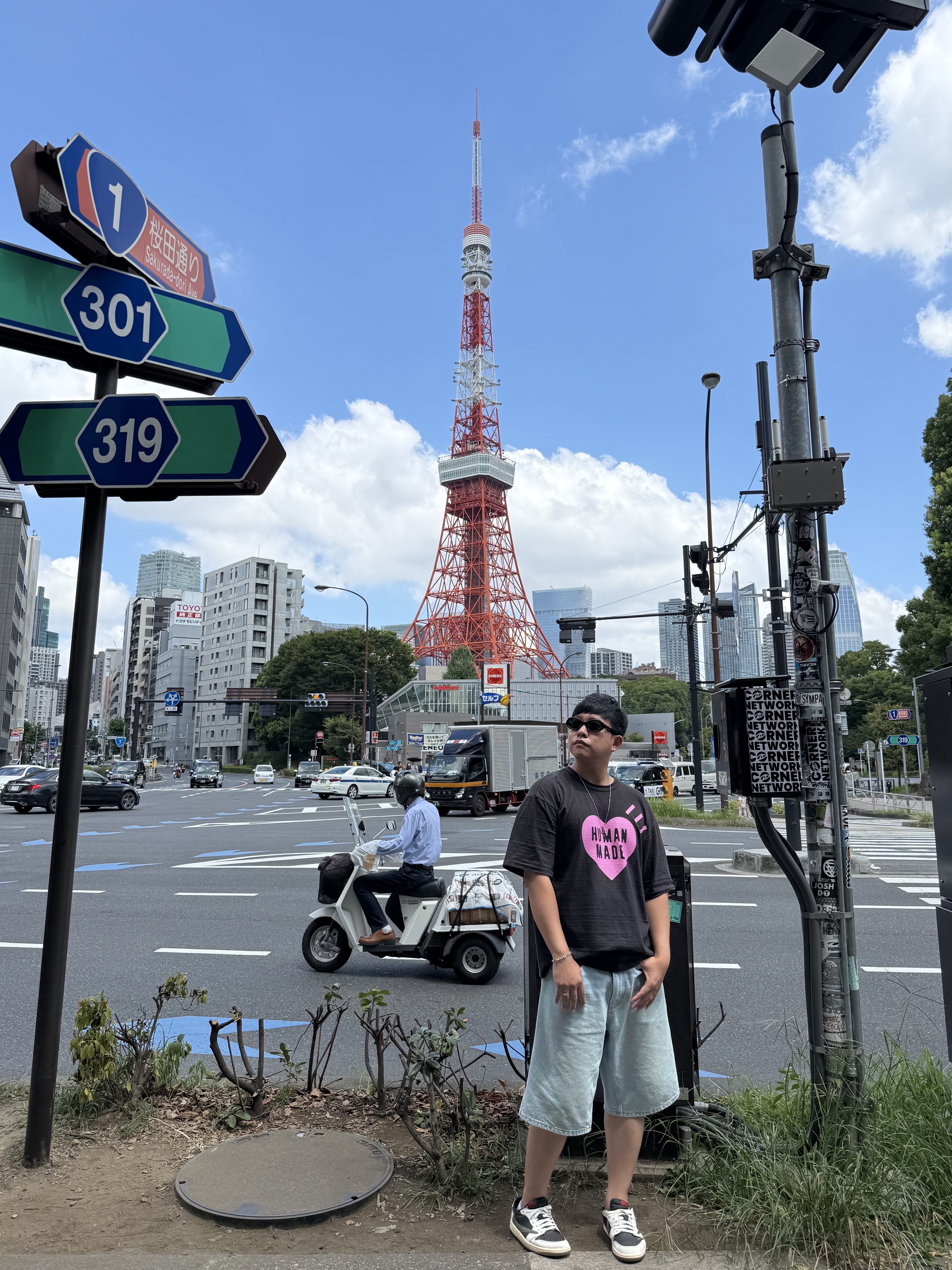 Human Made Heart T-Shirt Black Pink - Harajuku Store Exclusive, Supreme Baggy Denim Short Washed Indigo - 24SS 착용 스타일
