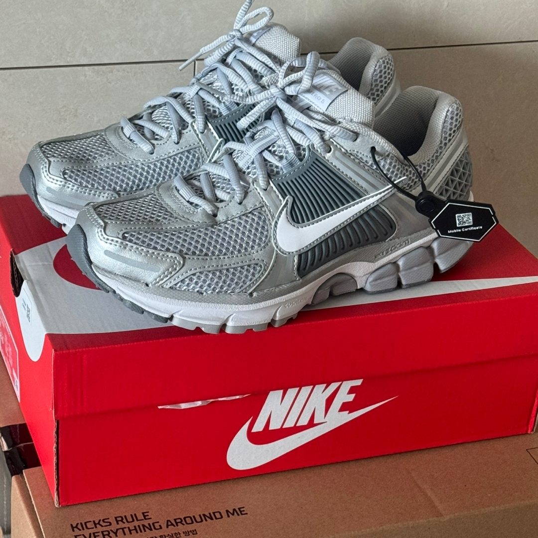 Nike Zoom Vomero 5 Wolf Grey White 착용 스타일