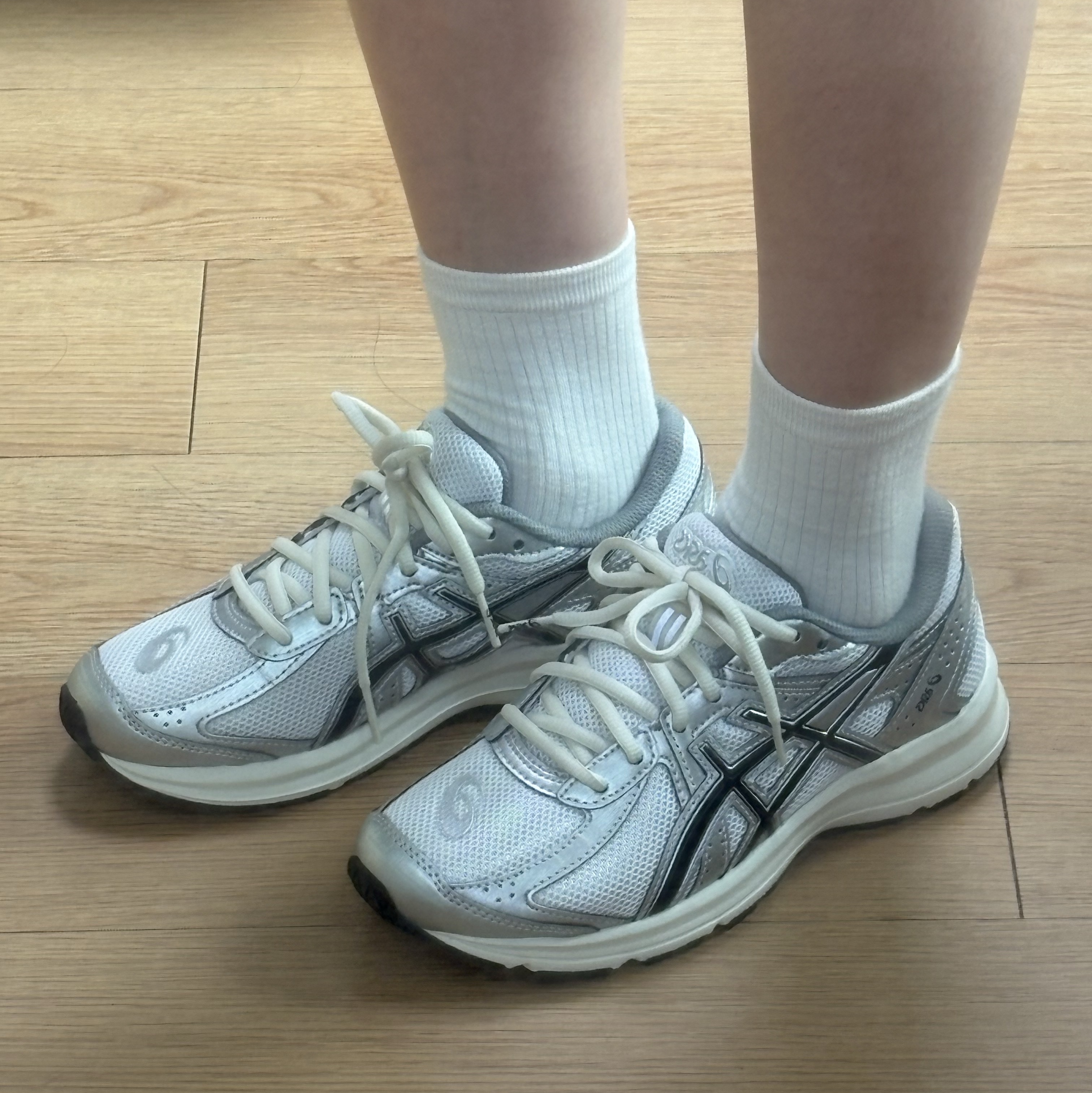 Asics Jog 100 S White Black - 2E Wide 착용 스타일