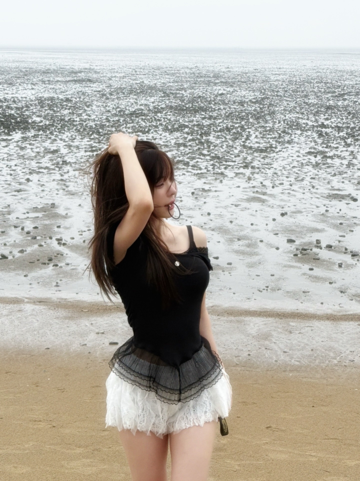 Don't Ask My Plan Square Neck Lace Frill Top-Black, Don't Ask My Plan Lace Frill Floral Shorts - WHITE 착용 스타일 - 2