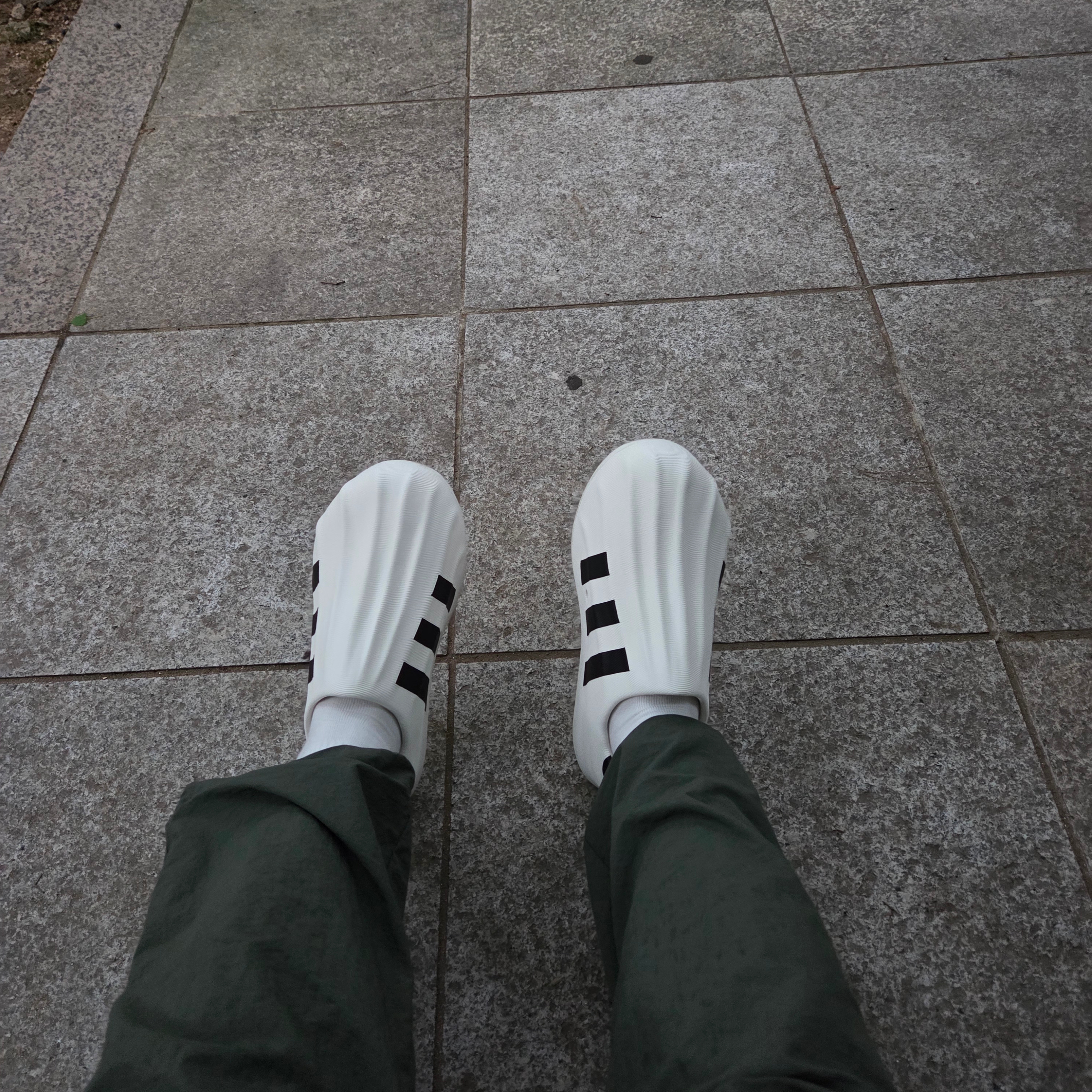 Adidas Adifom Superstar Core White 착용 스타일 - 2