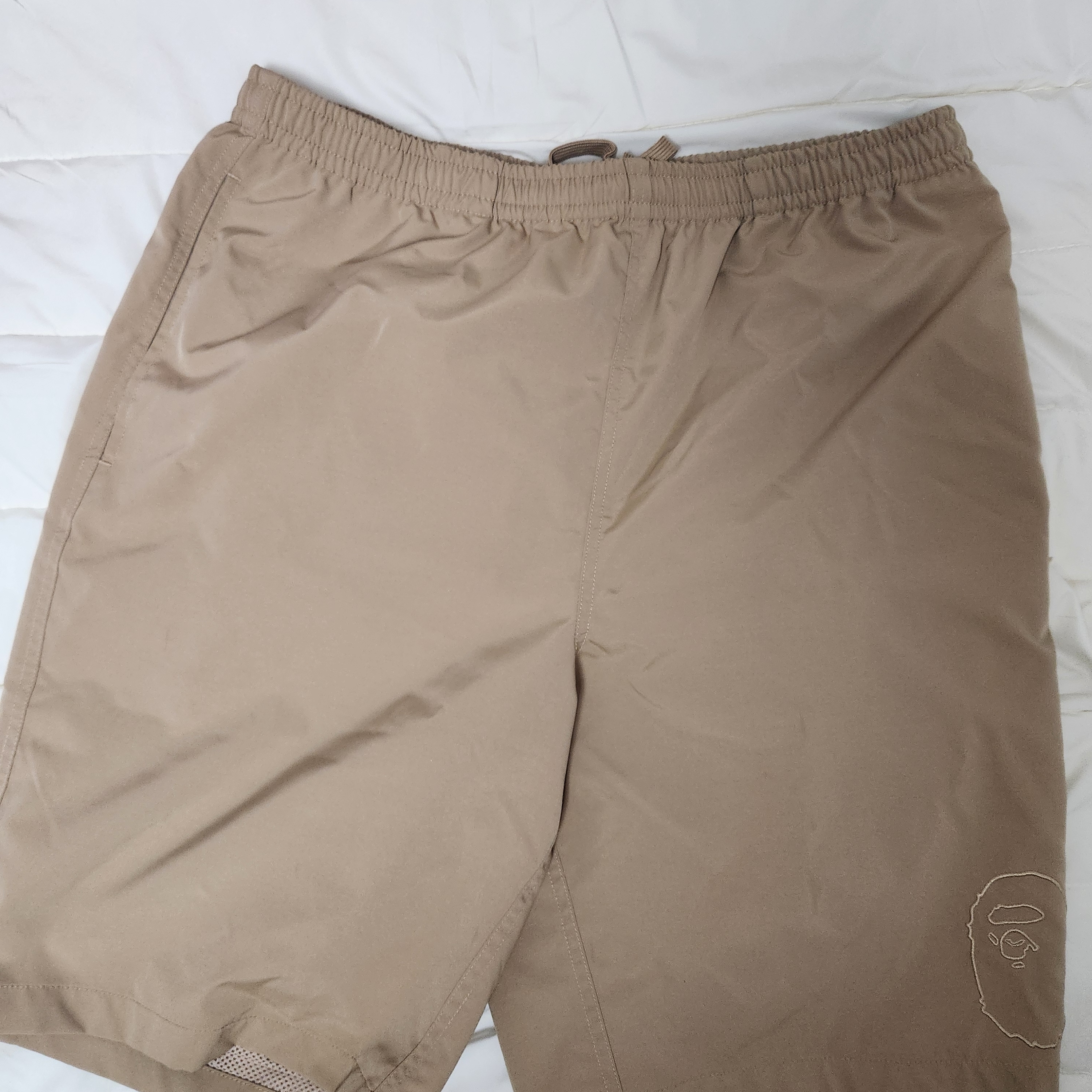 BAPE Summer Bag Shorts Beige - 24SS 착용 스타일 - 1