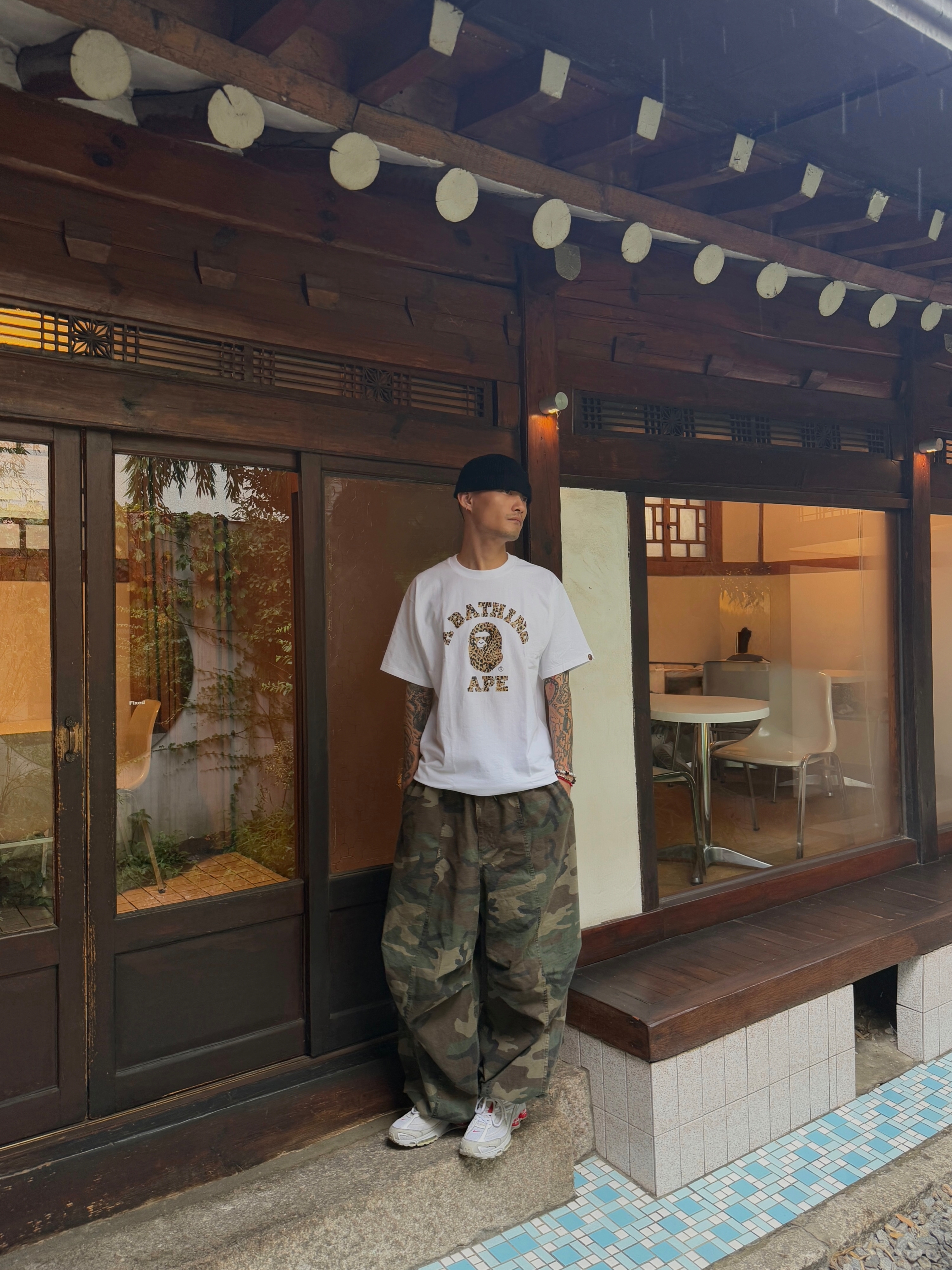 BAPE Wild Leopard Pattern College T-Shirt White Beige, Nike x Supreme Shox Ride 2 SP White 착용 스타일