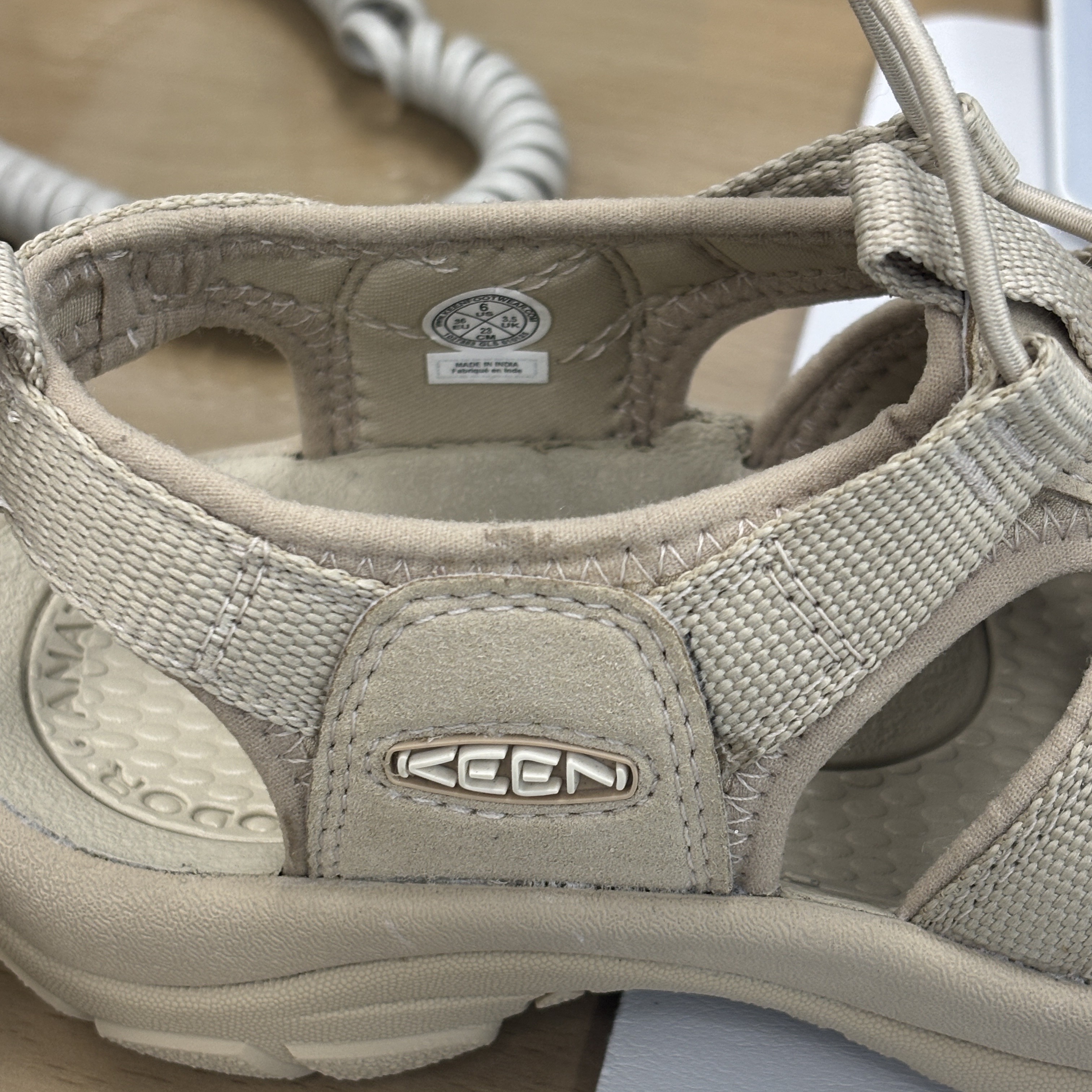 (W) Keen Newport H2 Monochrome Safari 착용 스타일 - 2