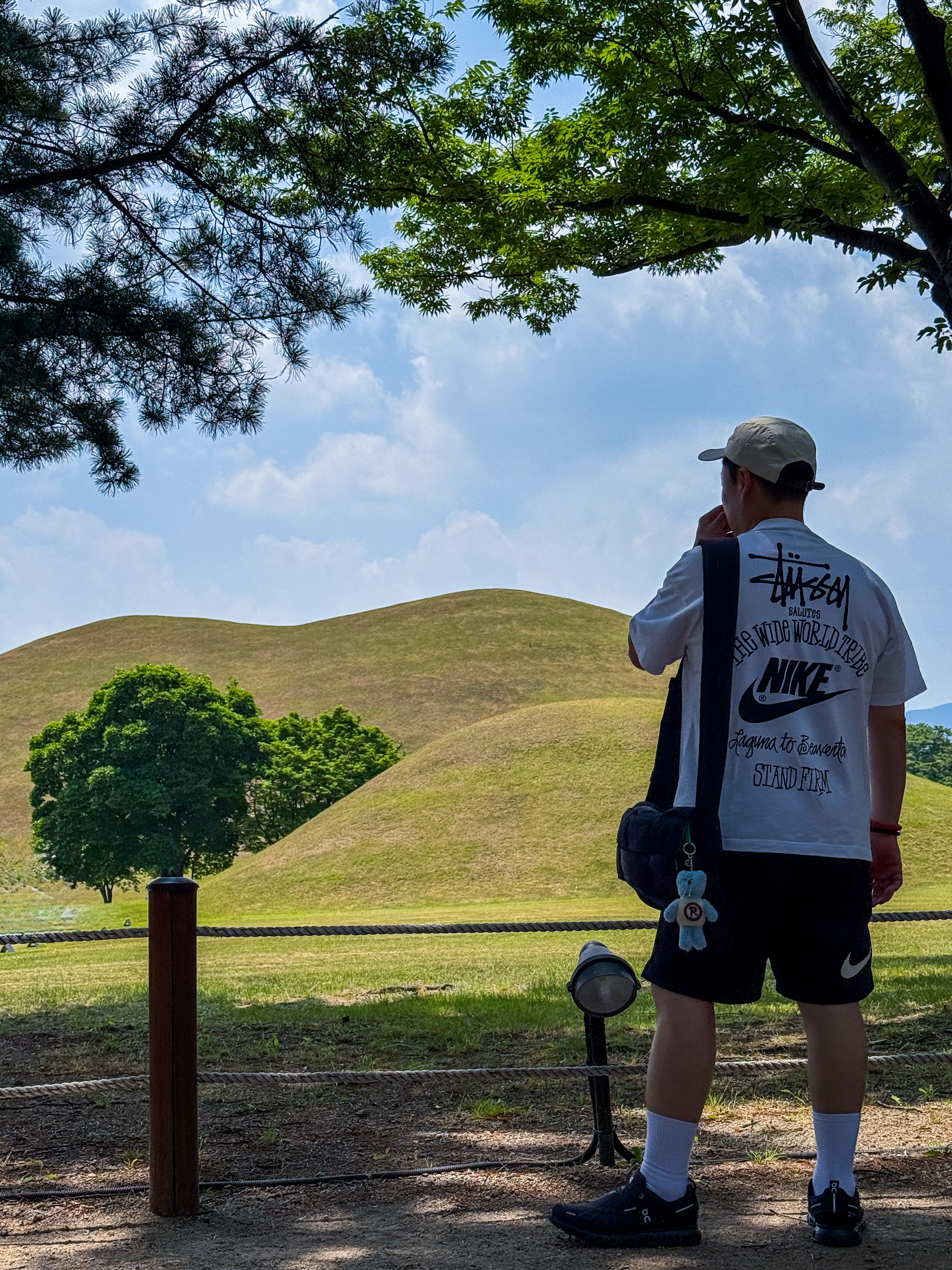 Nike x Stussy Shorts Black (FJ9167-010), On Running Cloud 6 WP Black 착용 스타일