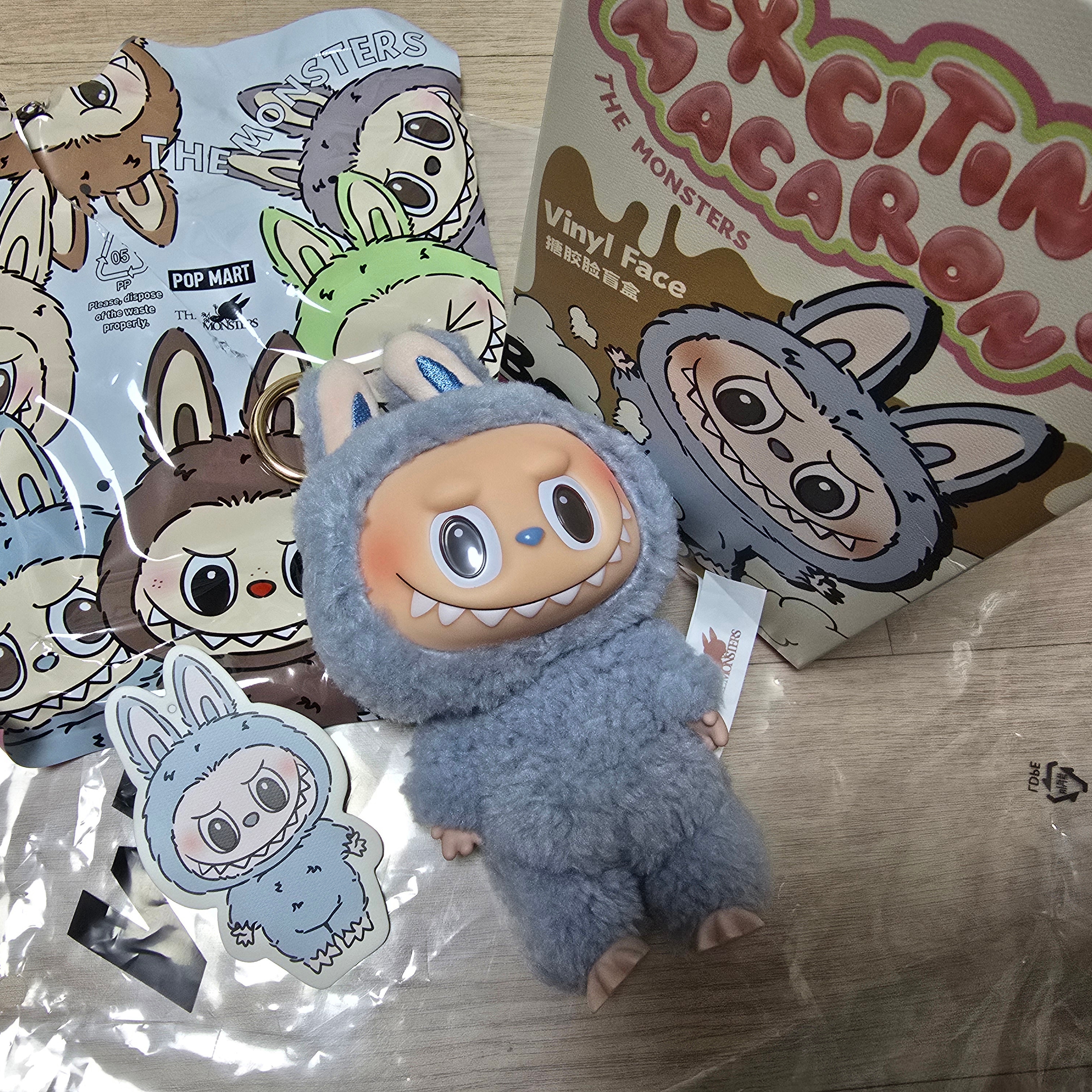 Pop Mart The Monsters Labubu Tasty Macarons Series Sealed Case (1 Blind Box) 착용 스타일 - 1