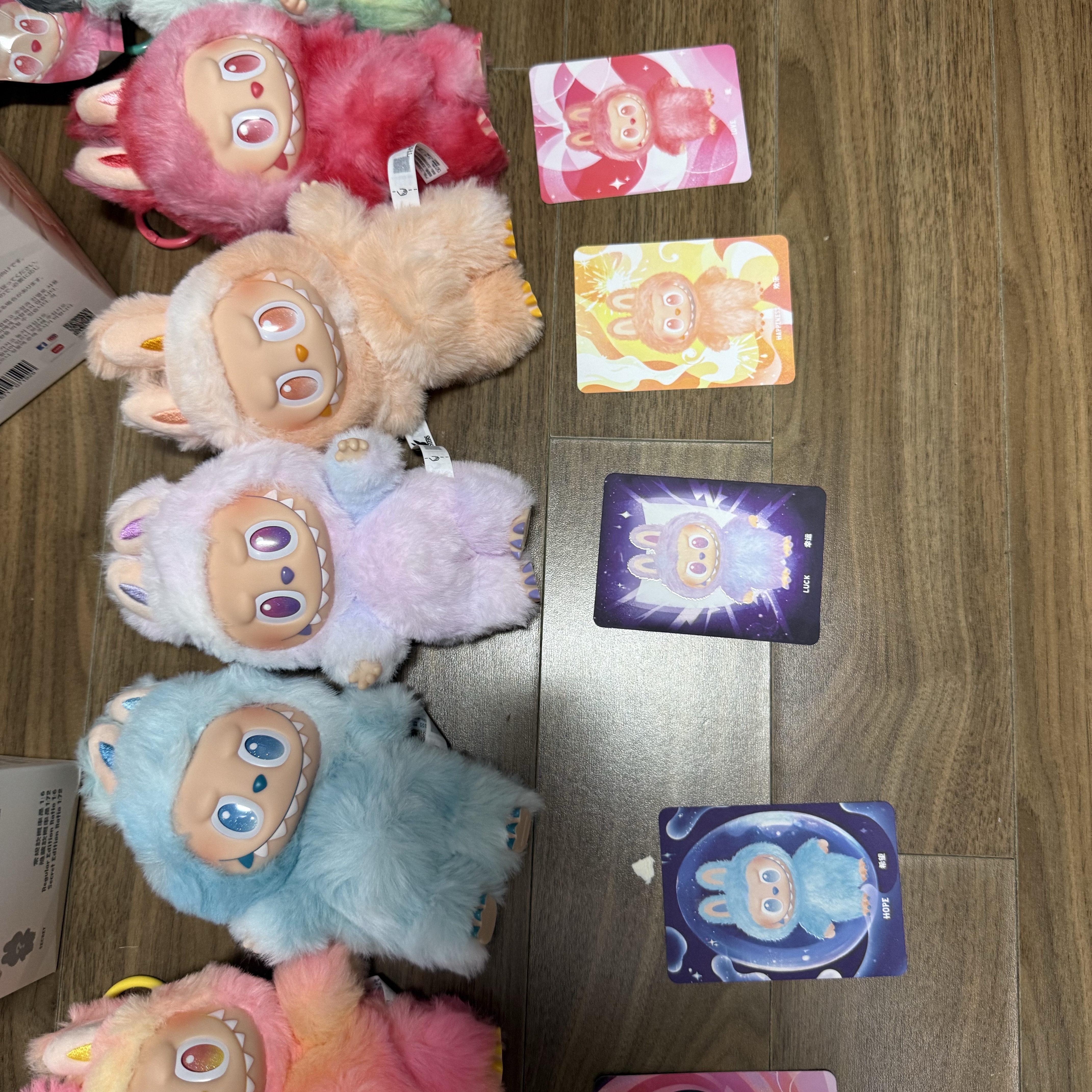 Pop Mart Labubu The Monsters Highlight Series Sealed Case (6 Blind Boxes) 착용 스타일