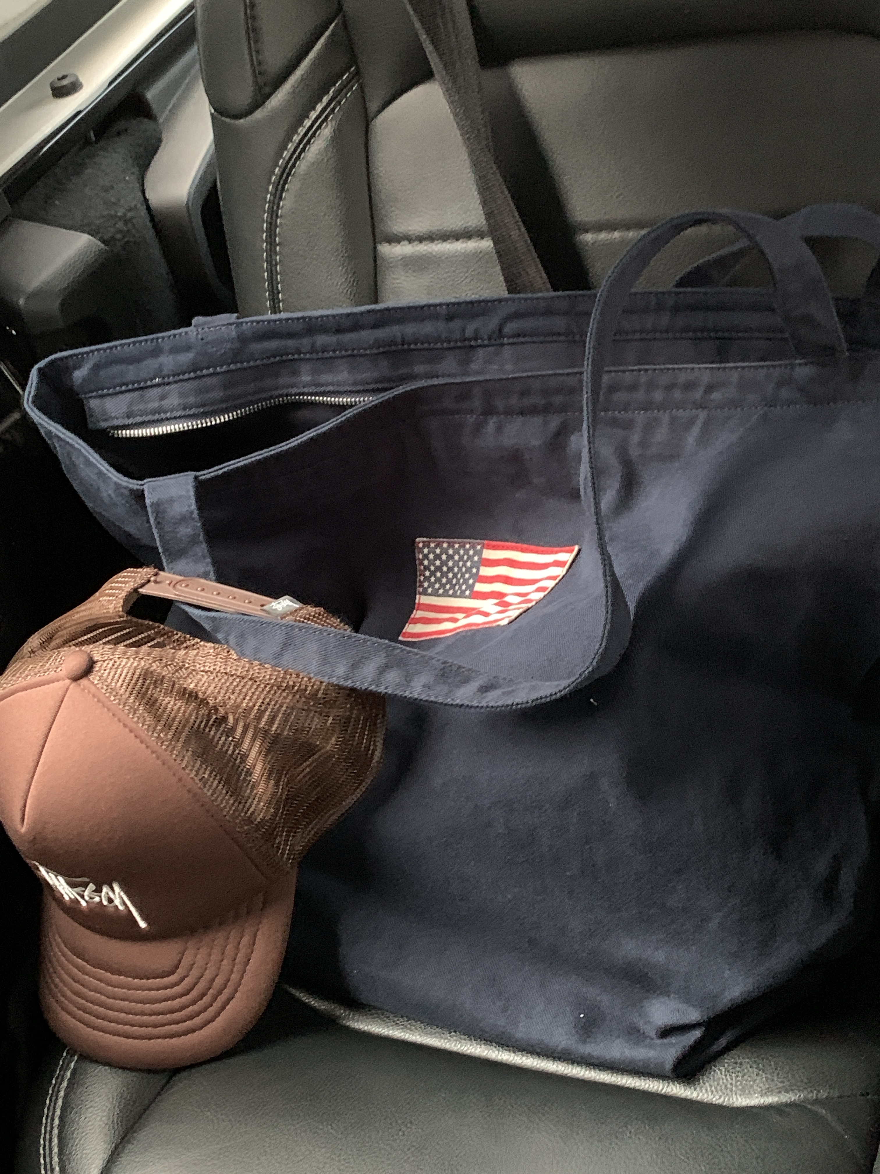 Stussy Basic Stock Low Pro Cap Brown, Oofos x Andersson Bell OOriginal Flip Flop Black 착용 스타일 - 7