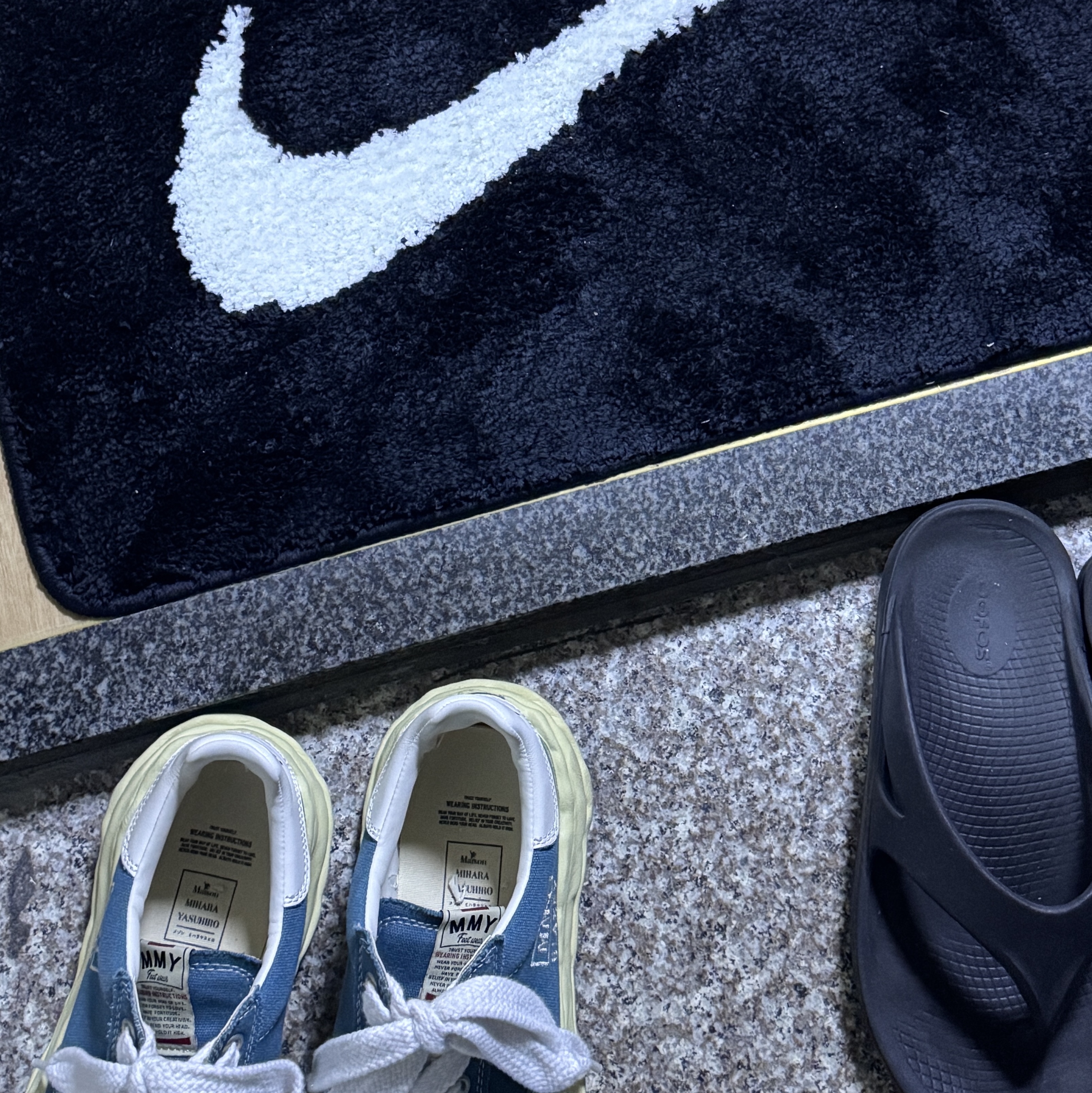 Nike Swoosh Rug Black White 착용 스타일
