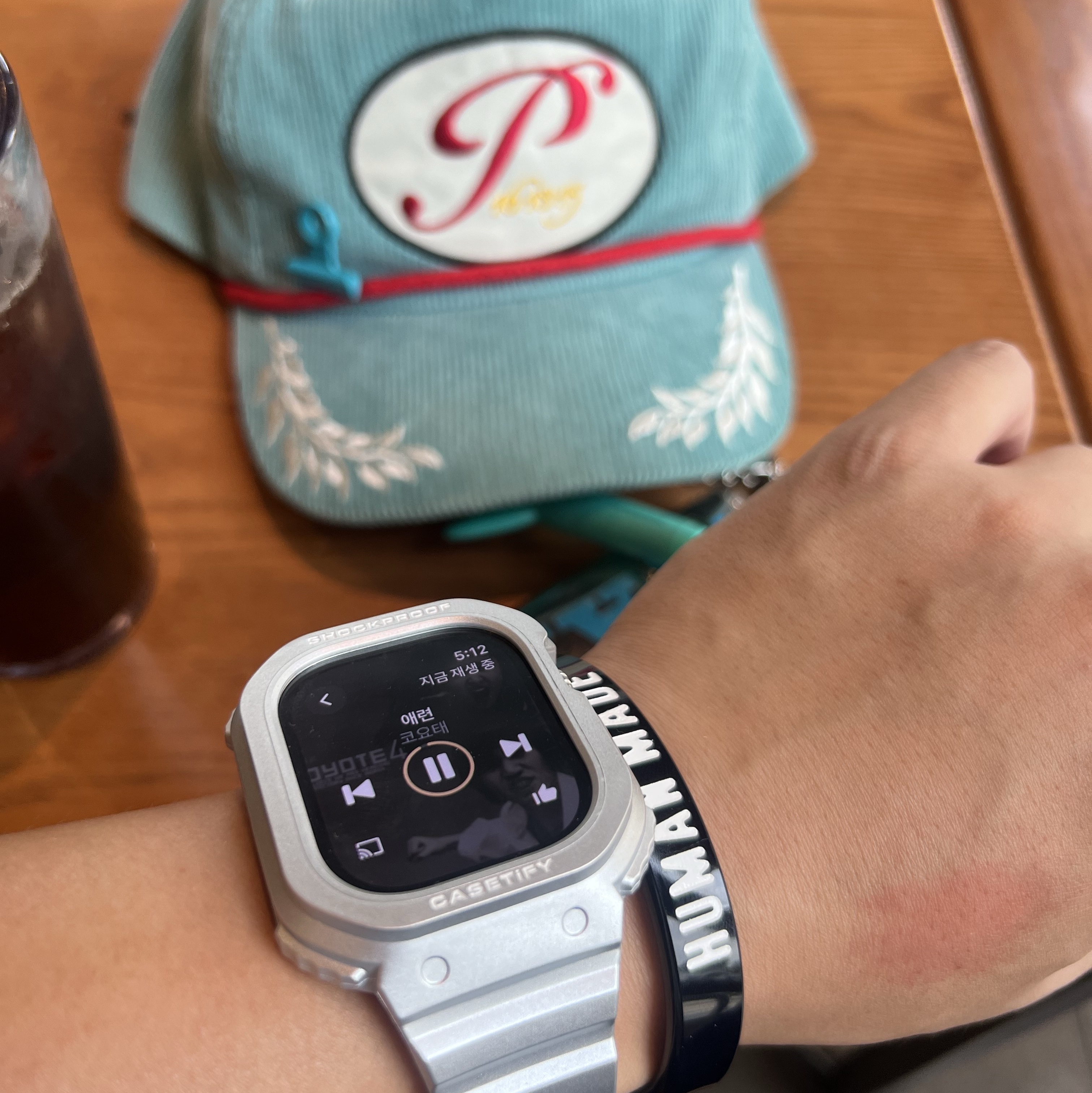 Human Made Acrylic Bangle #2 Black, Apple Watch Ultra 49mm Titanium Case with Ocean Band Midnight (Korean Ver.) 착용 스타일 - 3