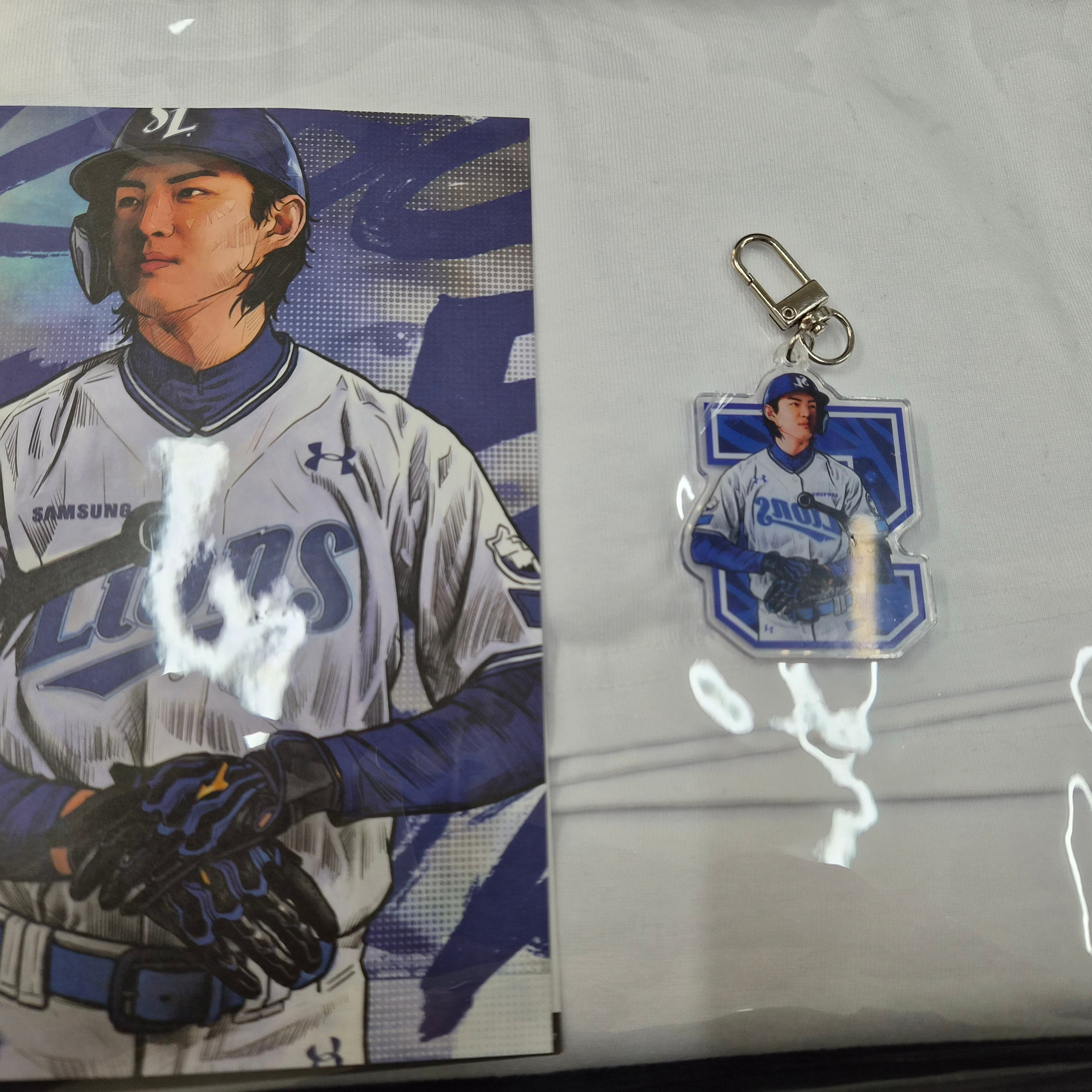 [예약배송] Samsung Lions Player Illustration T-Shirt KooJaWook White 착용 스타일