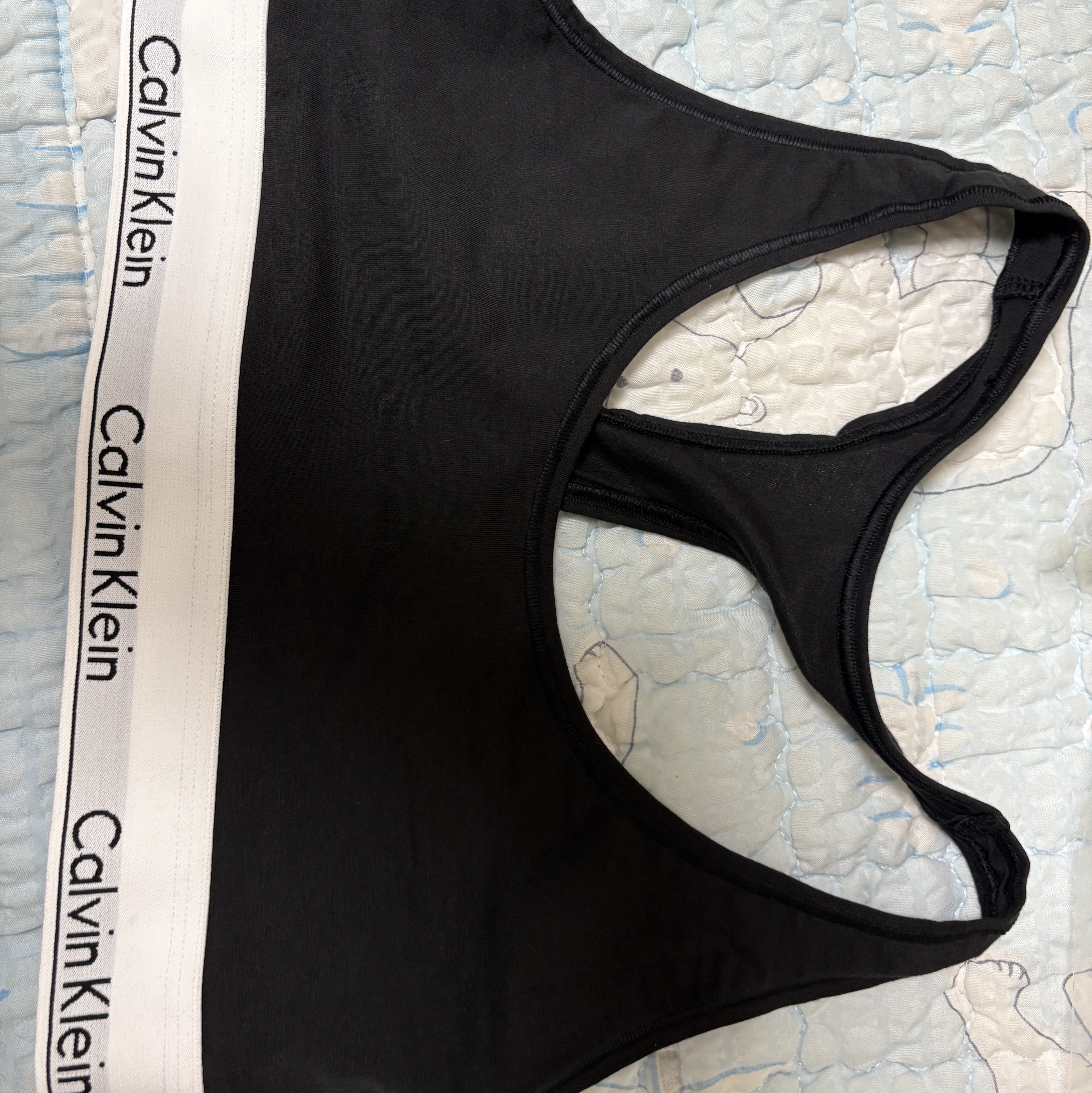 (W) Calvin Klein Modern Cotton Bralette Black 착용 스타일 - 1