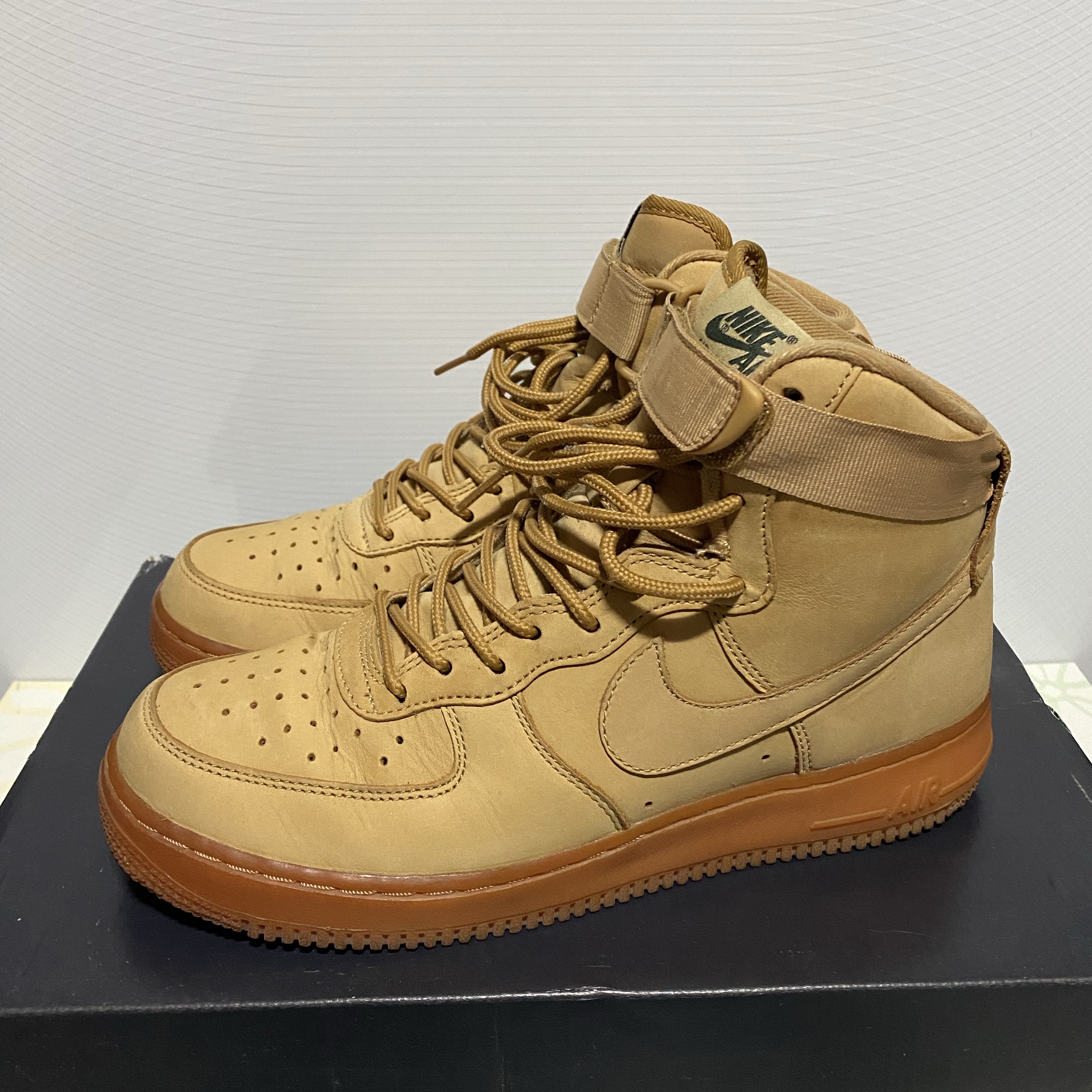 Nike Air Force 1 High '07 LV8 WB Flax 착용 스타일