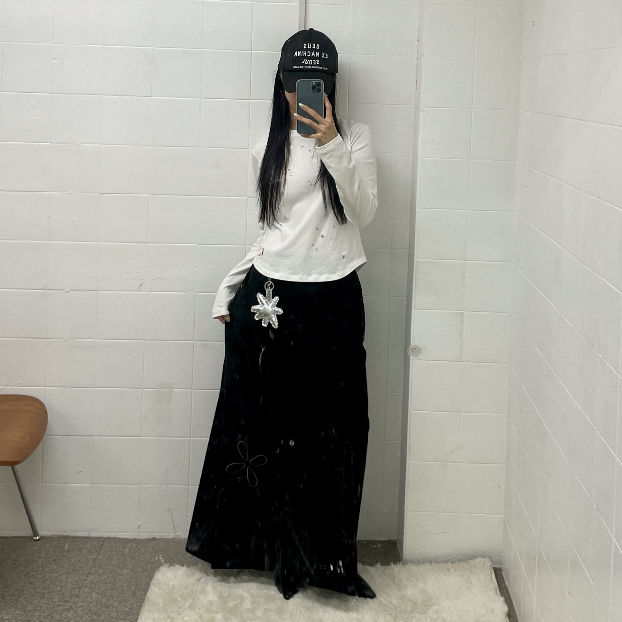 Riomeu Cotton Unbalance Long Skirts Black, Riomeu Stellance Long Sleeve Ivory 착용 스타일 - 2