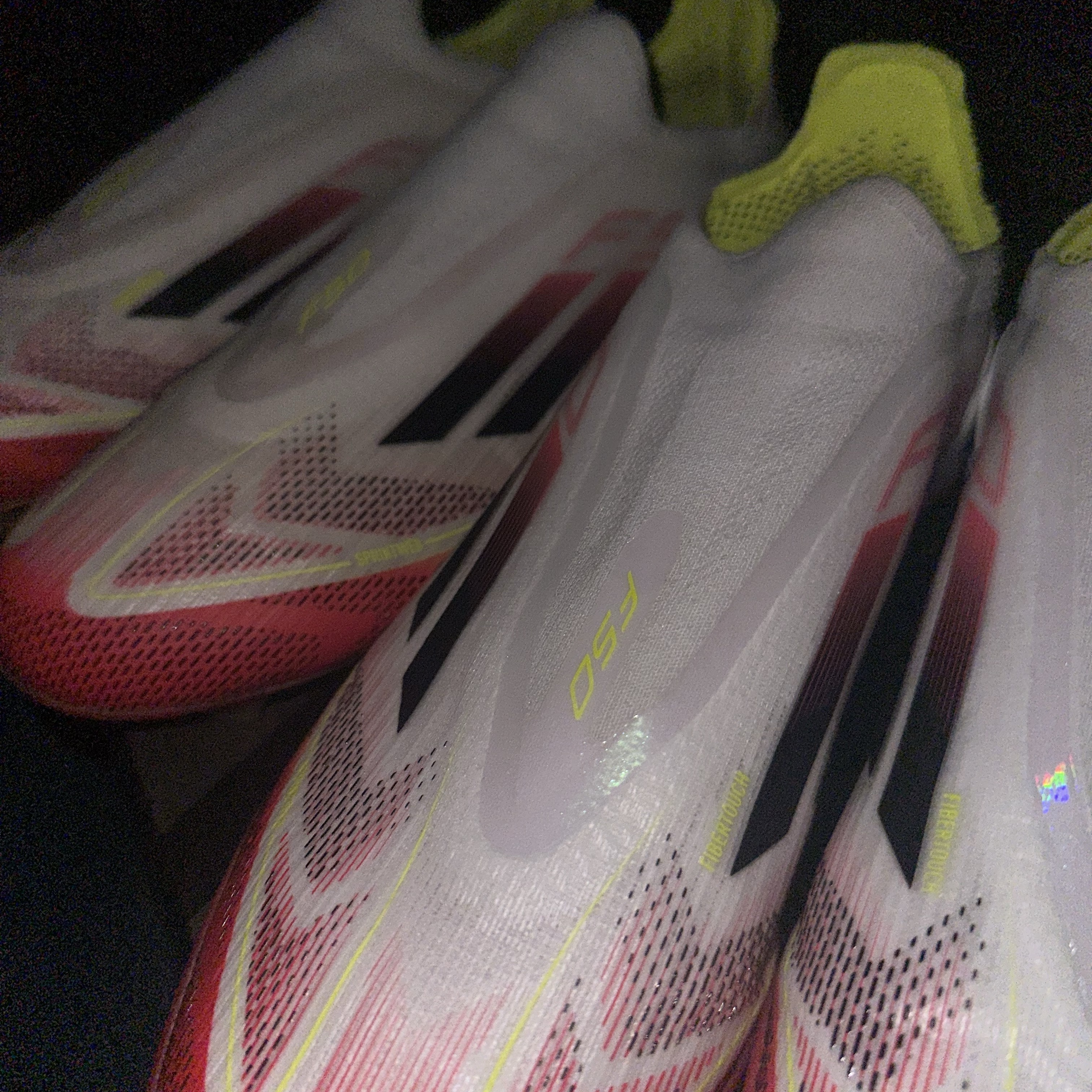 Adidas F50 Elite Laceless FG Cloud White Core Black, Adidas F50 Pro Laceless TF Cloud White Core Black 착용 스타일