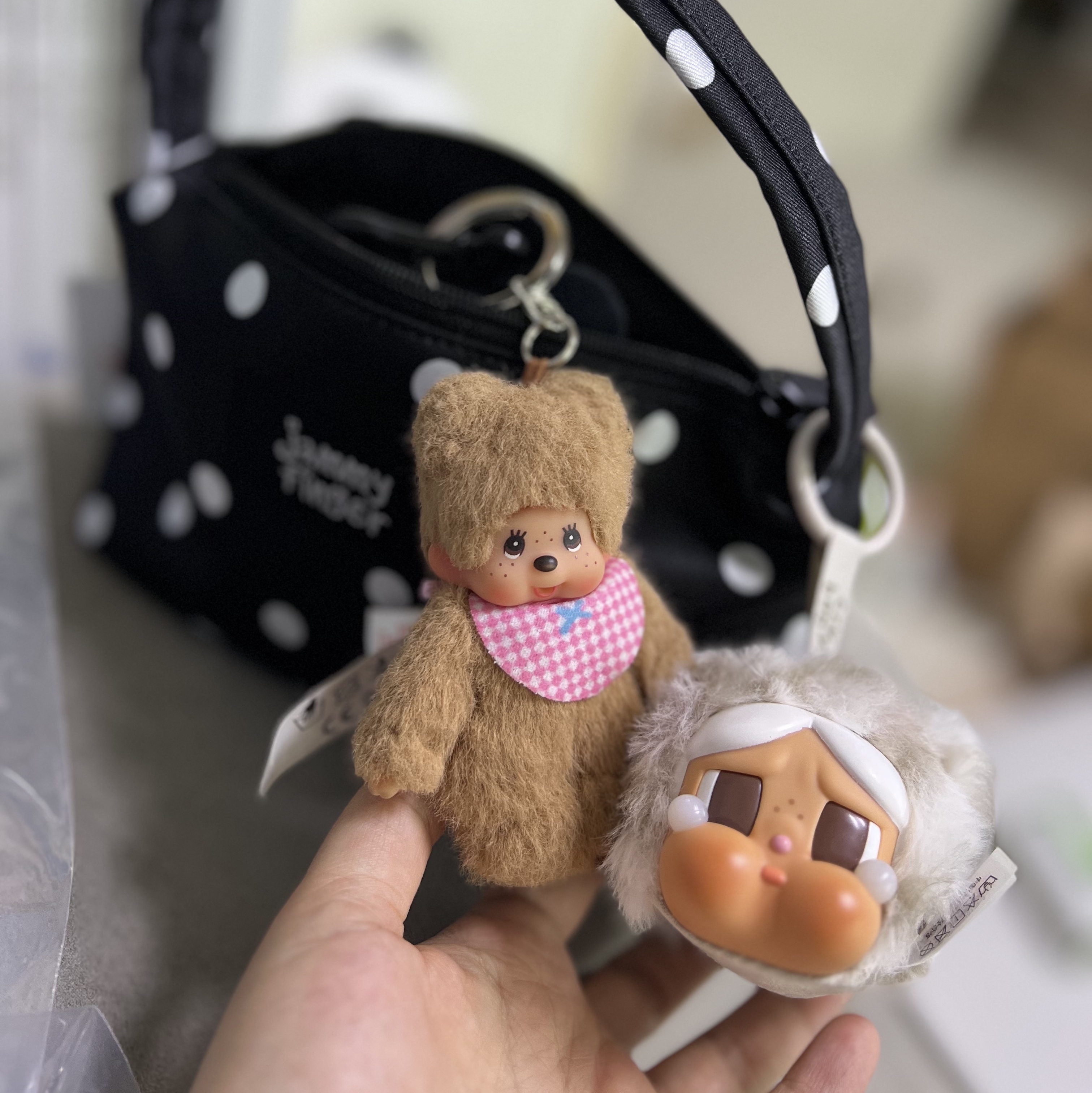 Pop Mart Crybaby Wild But Cutie Series Vinyl Plush Pendant (1 Blind Box), Monchhichi Bebichhichi Plush Doll Key Chain Brown 착용 스타일