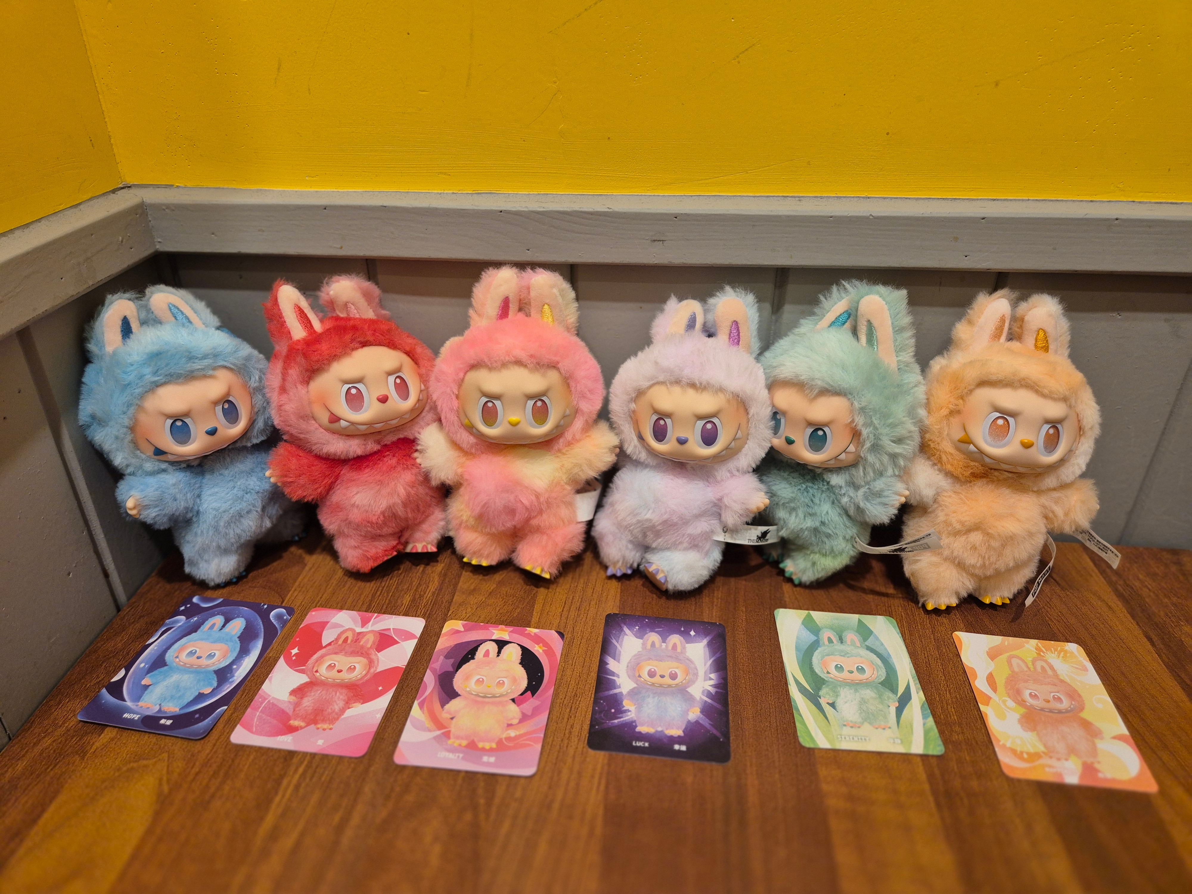 Pop Mart Labubu The Monsters Highlight Series Sealed Case (6 Blind Boxes) 착용 스타일 - 1