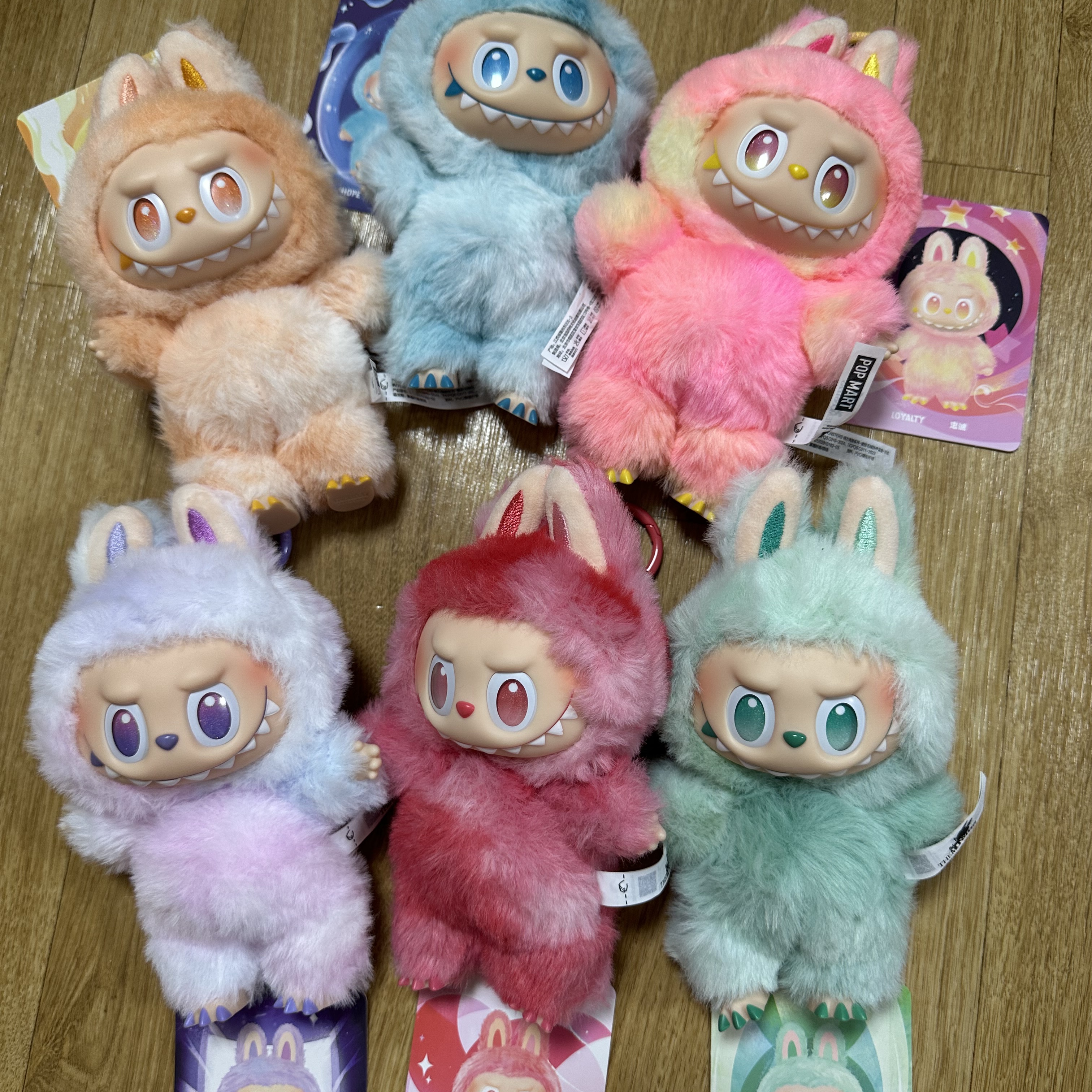 Pop Mart Labubu The Monsters Highlight Series Sealed Case (6 Blind Boxes) 착용 스타일