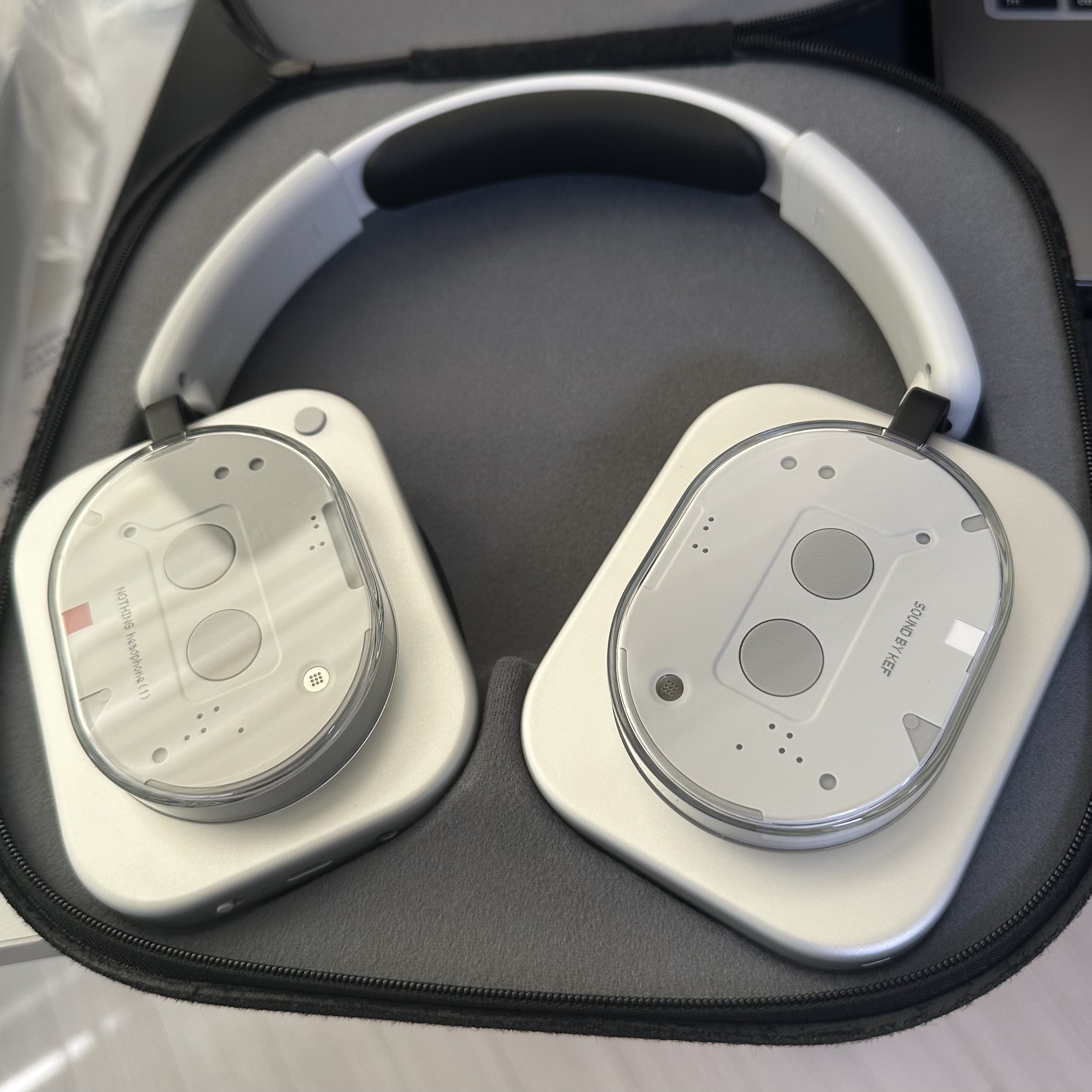 Nothing Headphone (1) White 착용 스타일 - 1