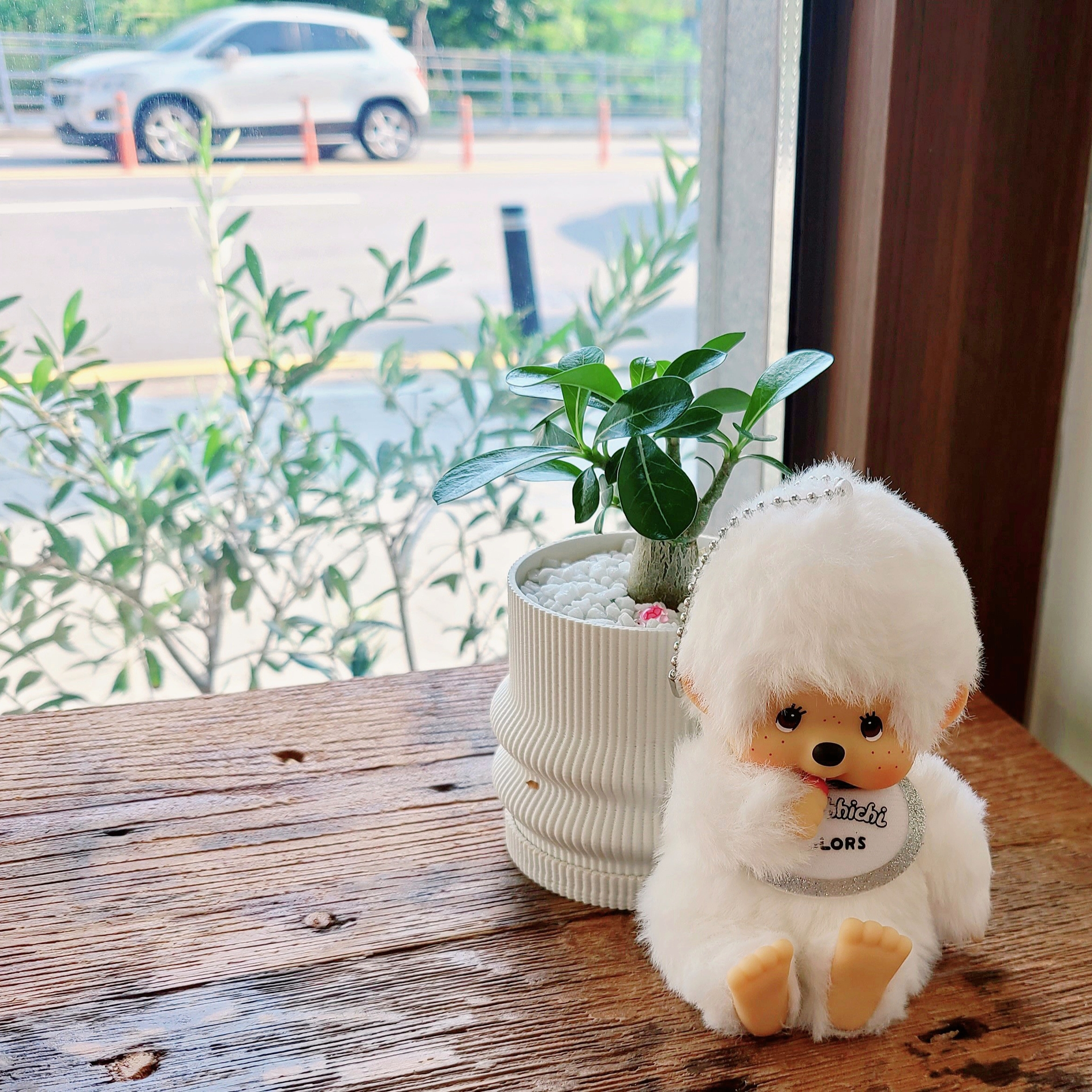 Monchhichi Colors Key Chain White 착용 스타일