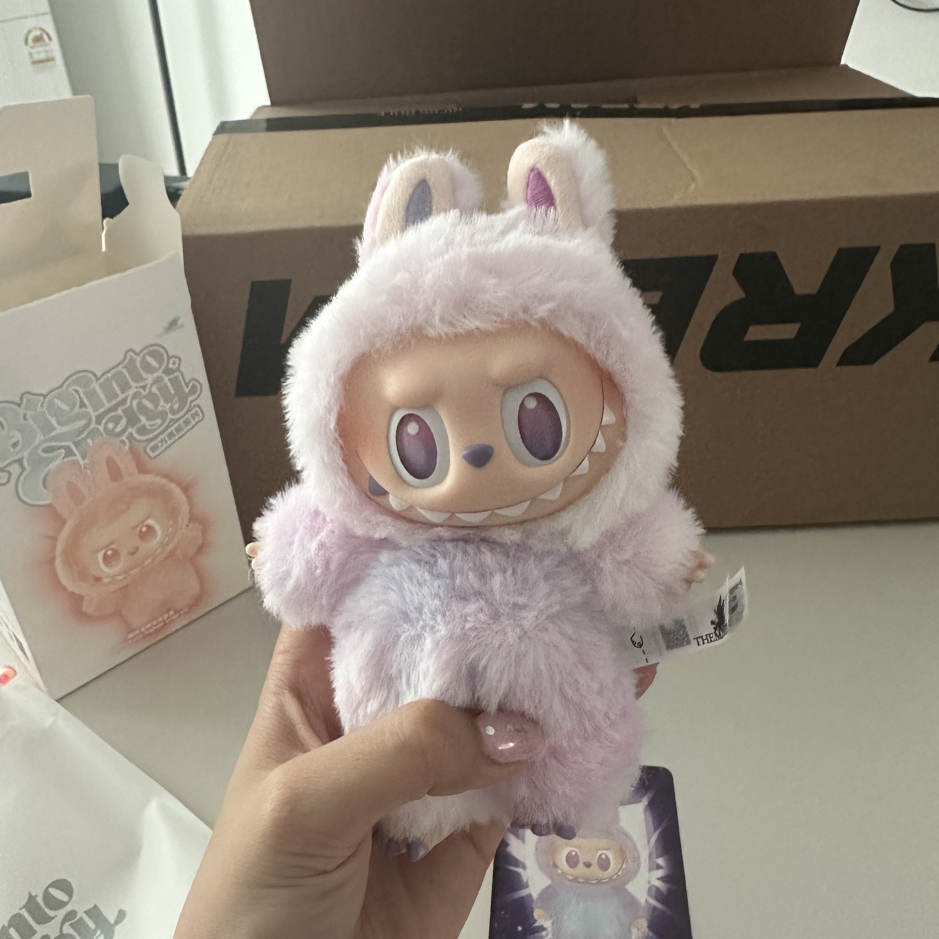Pop Mart Labubu The Monsters Highlight Series Sealed Case (1 Blind Box) 착용 스타일 - 2
