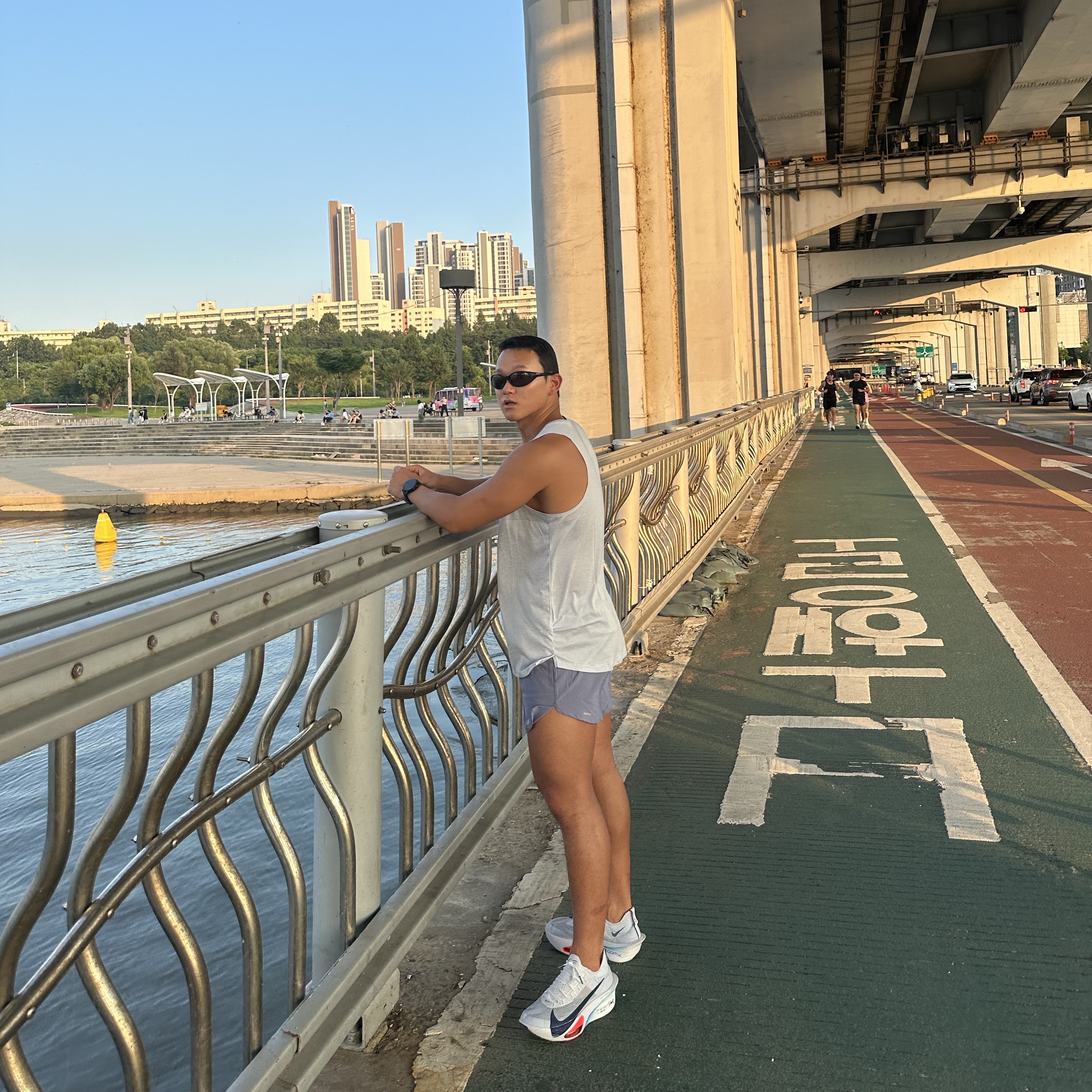Nike Air Zoom Alphafly Next% 3 Football Grey Ghost, Nike Stride Dri-Fit 5 Inch Brief Lined Perforated Running Shorts World Indigo - Asia 착용 스타일 - 2