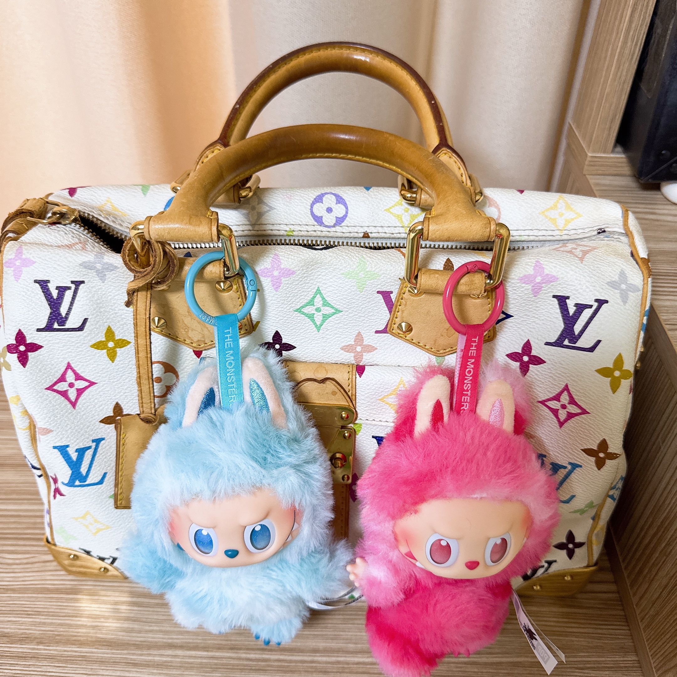 Pop Mart Labubu The Monsters Highlight Series Sealed Case (Bundle of 2/1 Blind Box) 착용 스타일