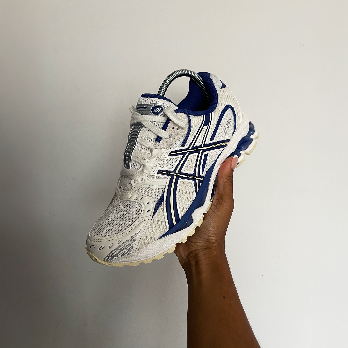 Asics x END. Gel-Nimbus 10.1 Snow White Sodalite Blue 착용 스타일 - 2