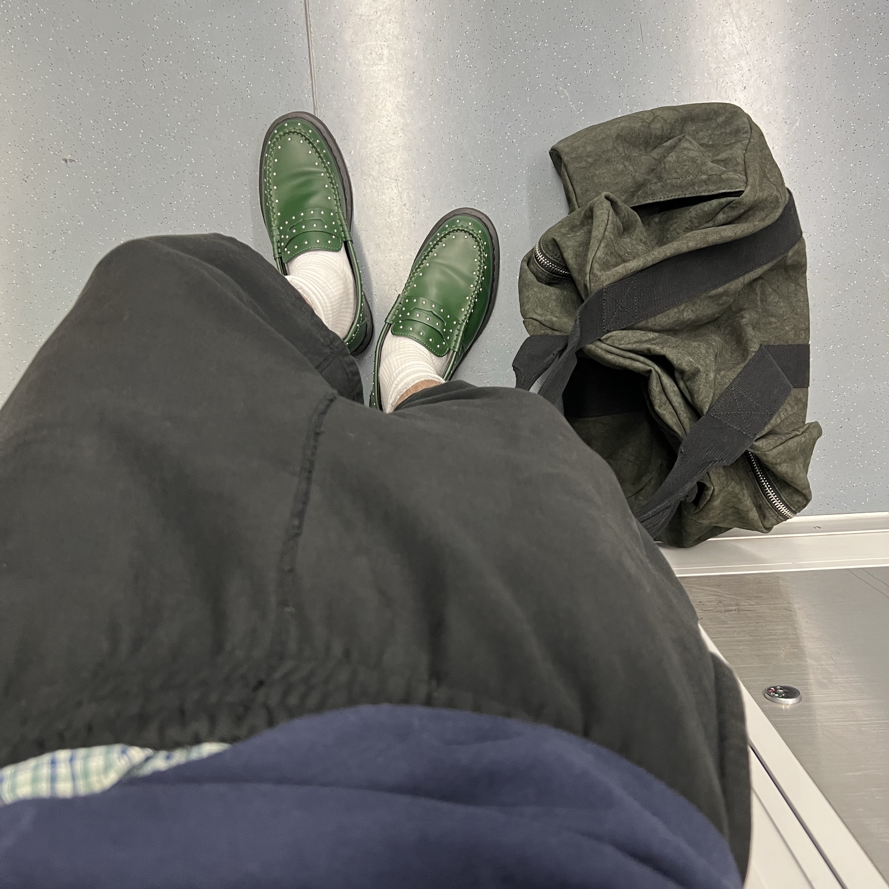 Supreme Corduroy Pocket Camp Cap Blue - 24SS, Dr. Martens x Supreme Studded Penton Loafers Dark Green - 25SS 착용 스타일 - 2