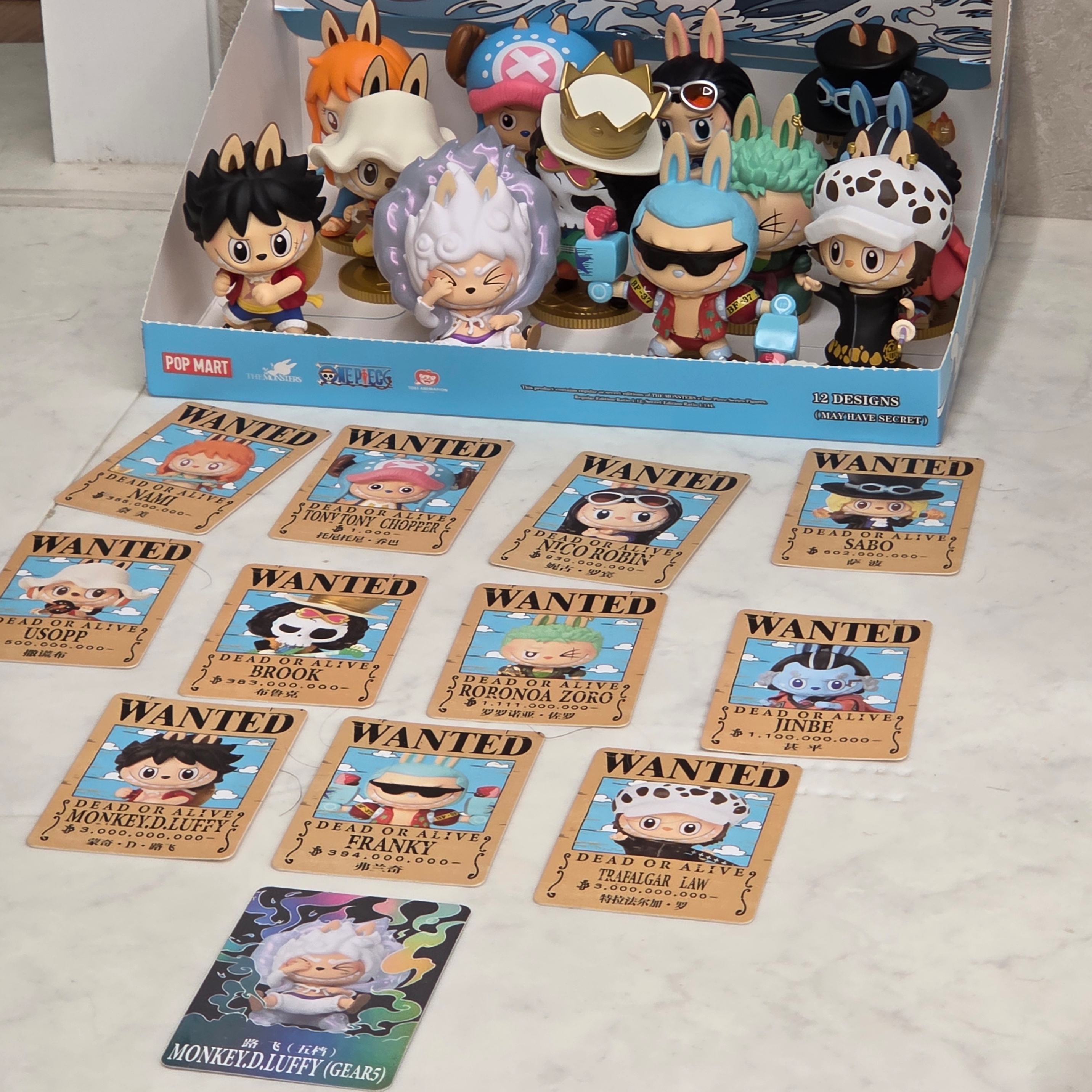 Pop Mart Labubu The Monsters x One Piece Series Figures Sealed Case (12 Blind Boxes) 착용 스타일