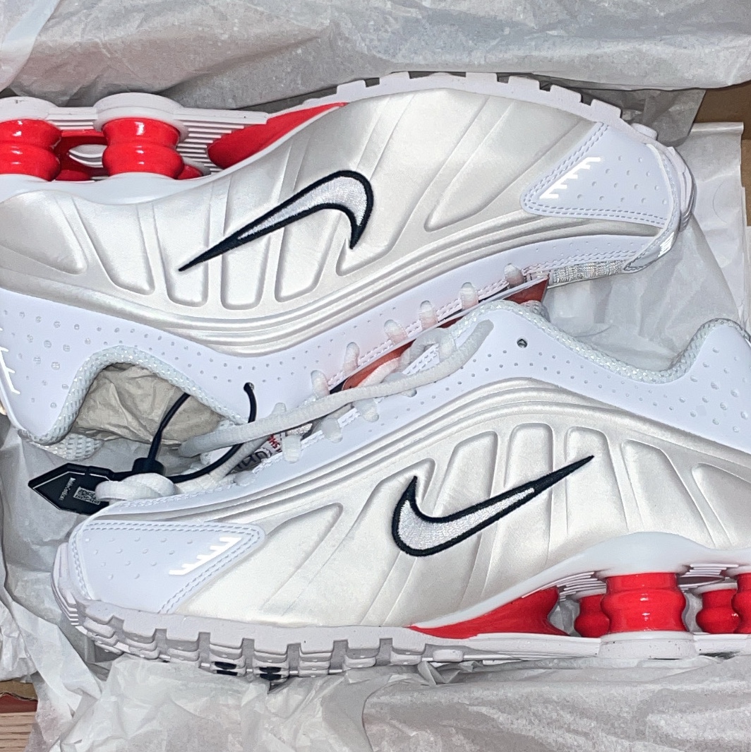 (W) Nike Shox R4 White Phantom 착용 스타일