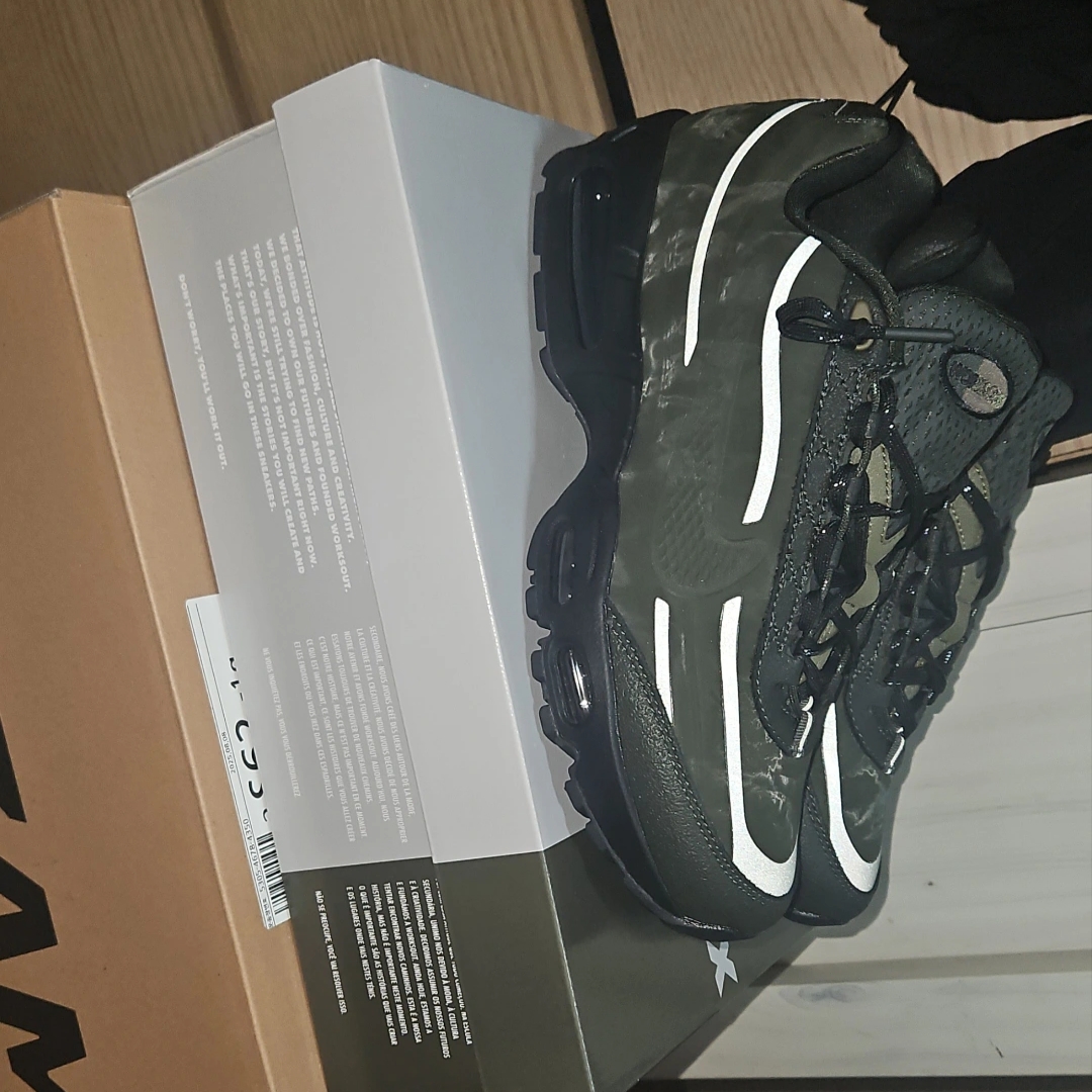Nike x Worksout Air Max 95 Medium Olive and Sequoia 착용 스타일