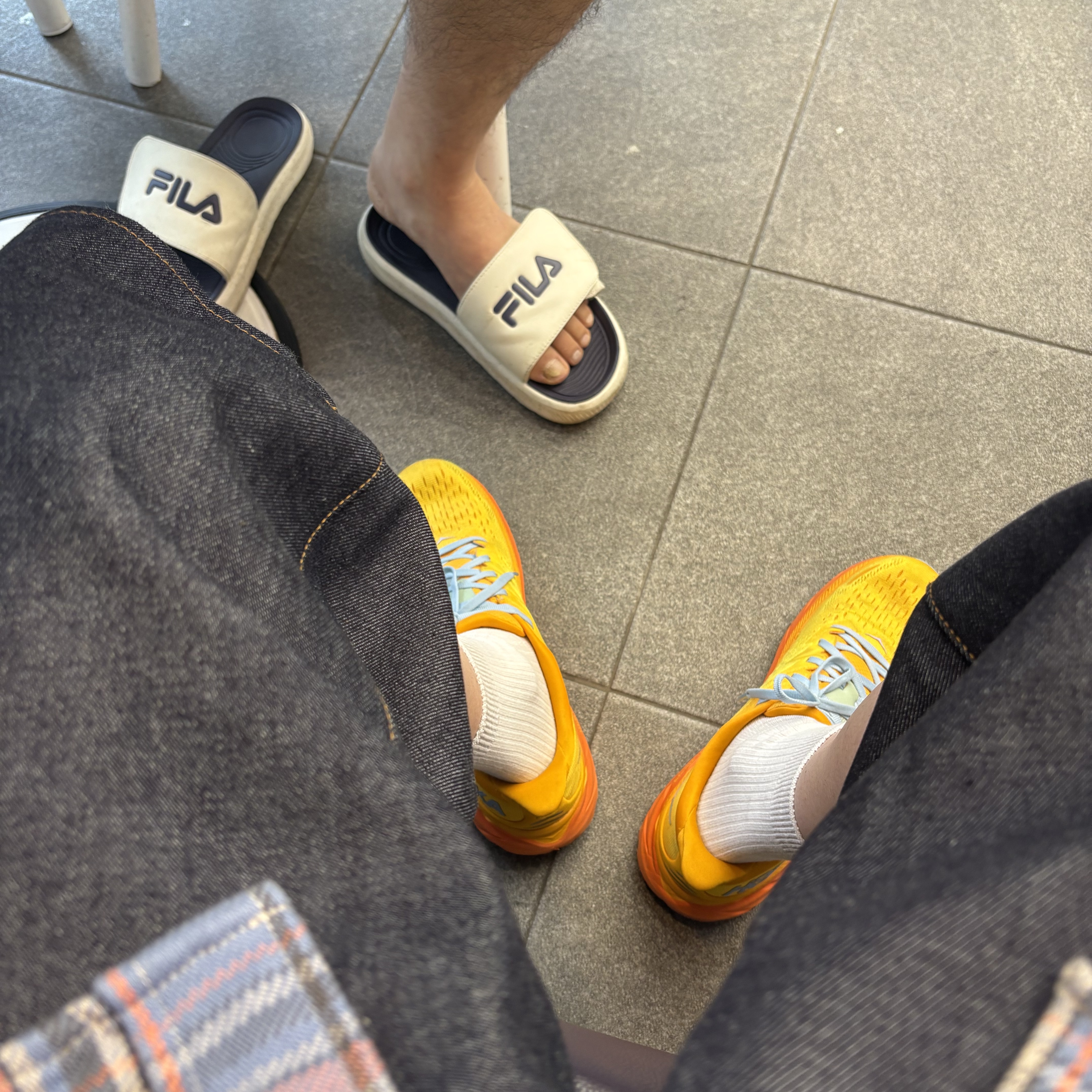 Supreme Rigid Baggy Selvedge Denim Short Rigid Indigo, Rick Owens Vintage Sneakers in Full Grain Calf Leather And Velour Suede Black Milk Milk 착용 스타일 - 1