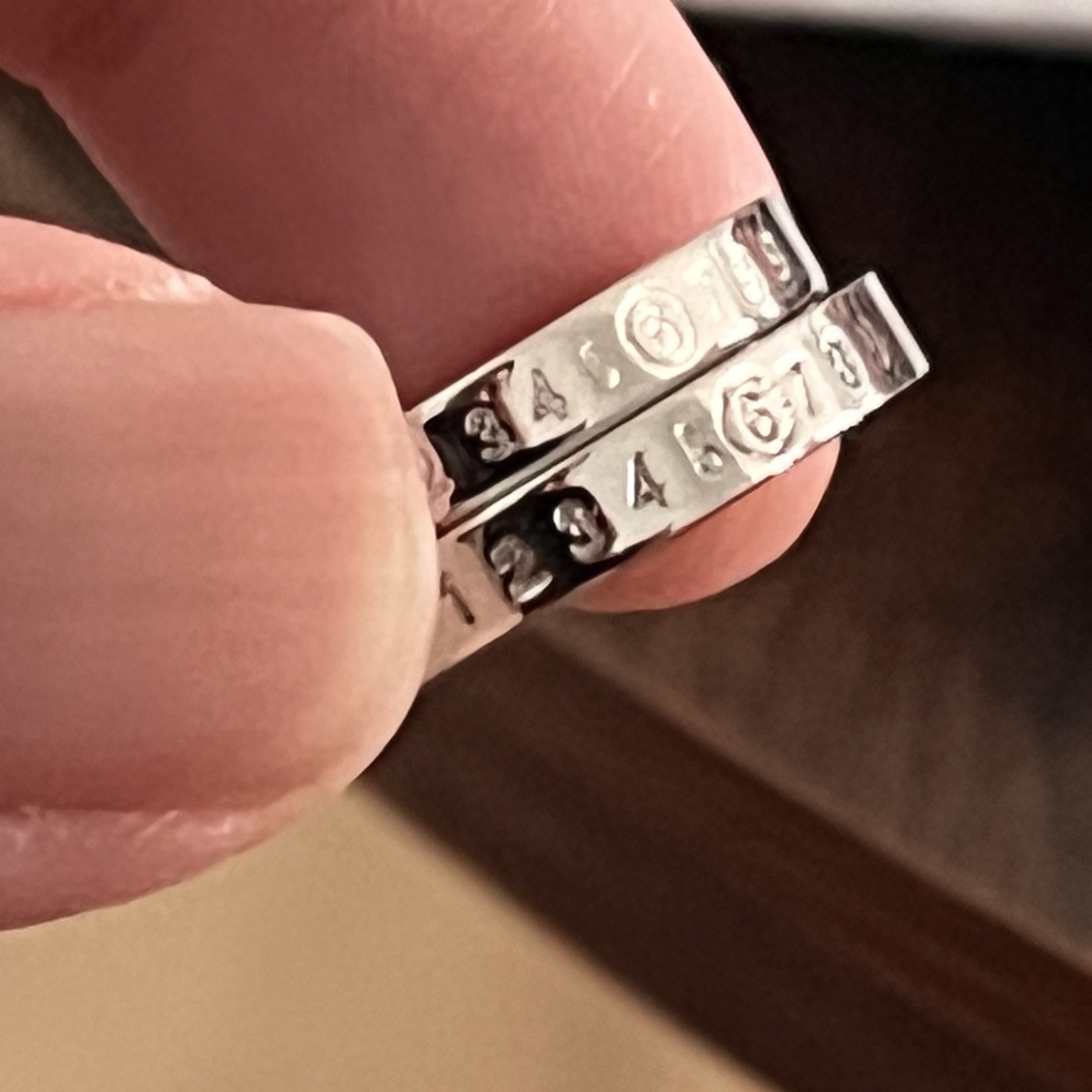 (W) MM6 Maison Margiela Numeric Minimal Signature Ring Silver Palladium 착용 스타일 - 3